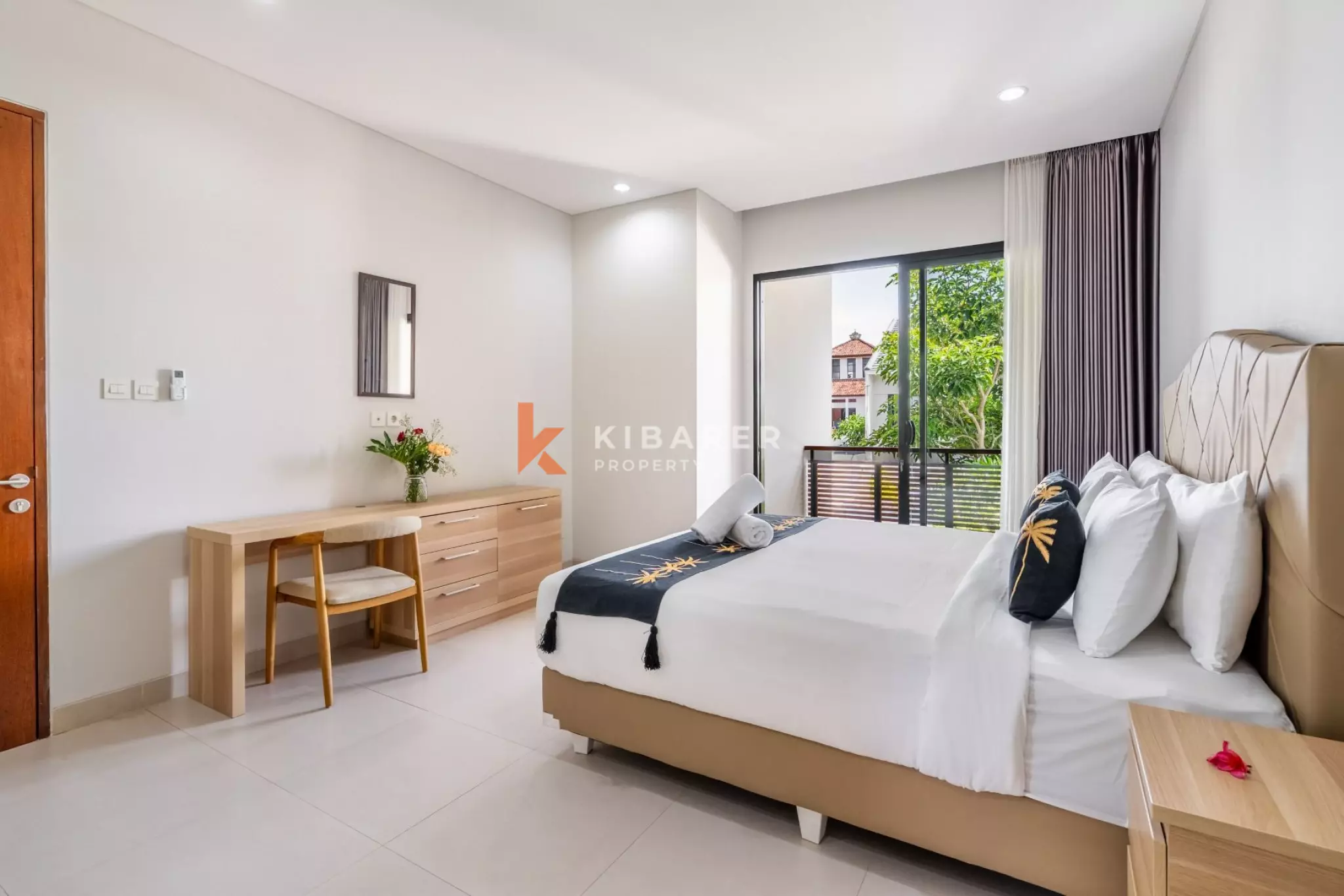 Villa Ramah Keluarga dengan Dua Kamar Tidur di Sanur - Kolam Renang & Ruang Tamu Tertutup