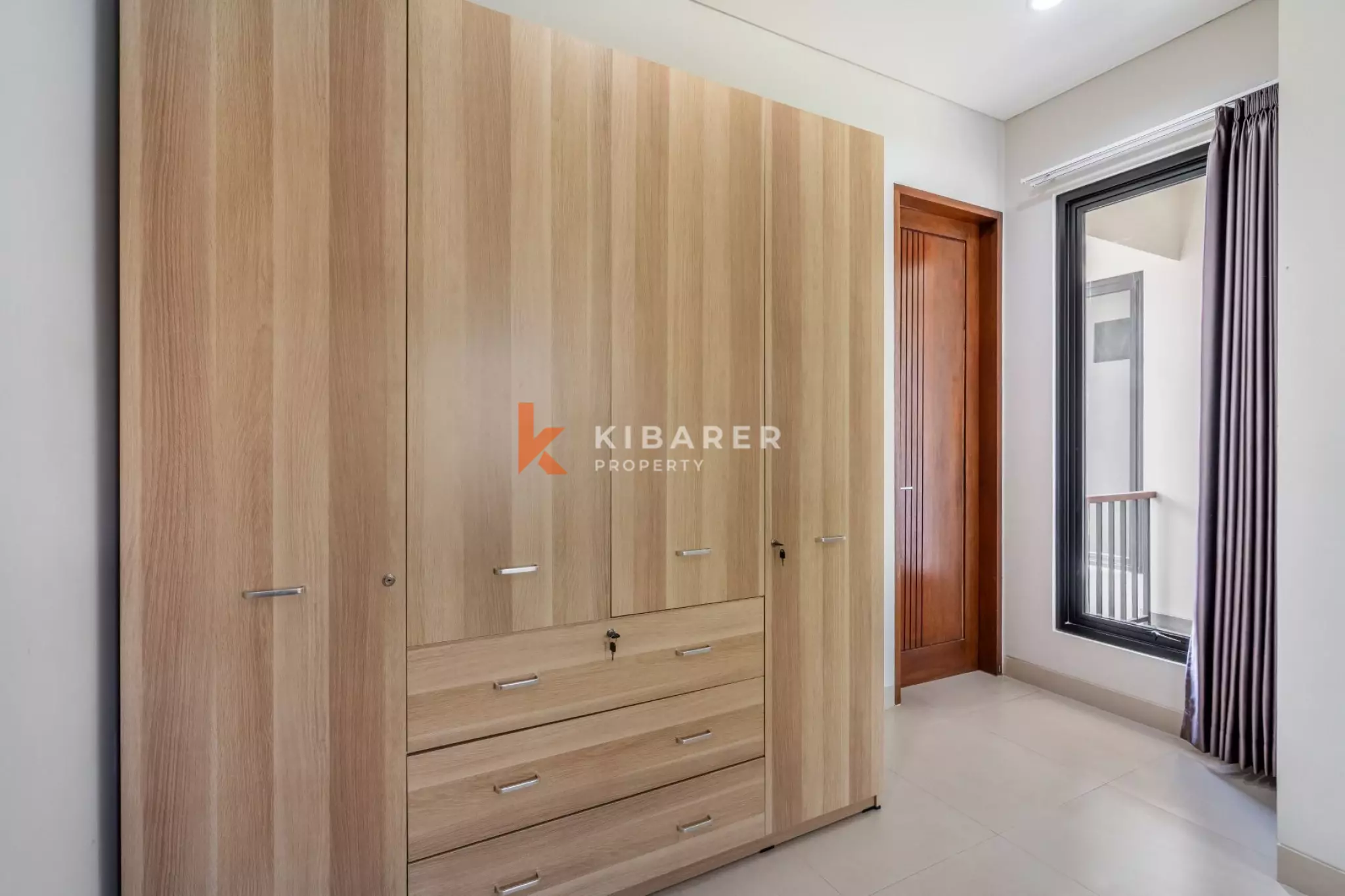 Villa Ramah Keluarga dengan Dua Kamar Tidur di Sanur - Kolam Renang & Ruang Tamu Tertutup