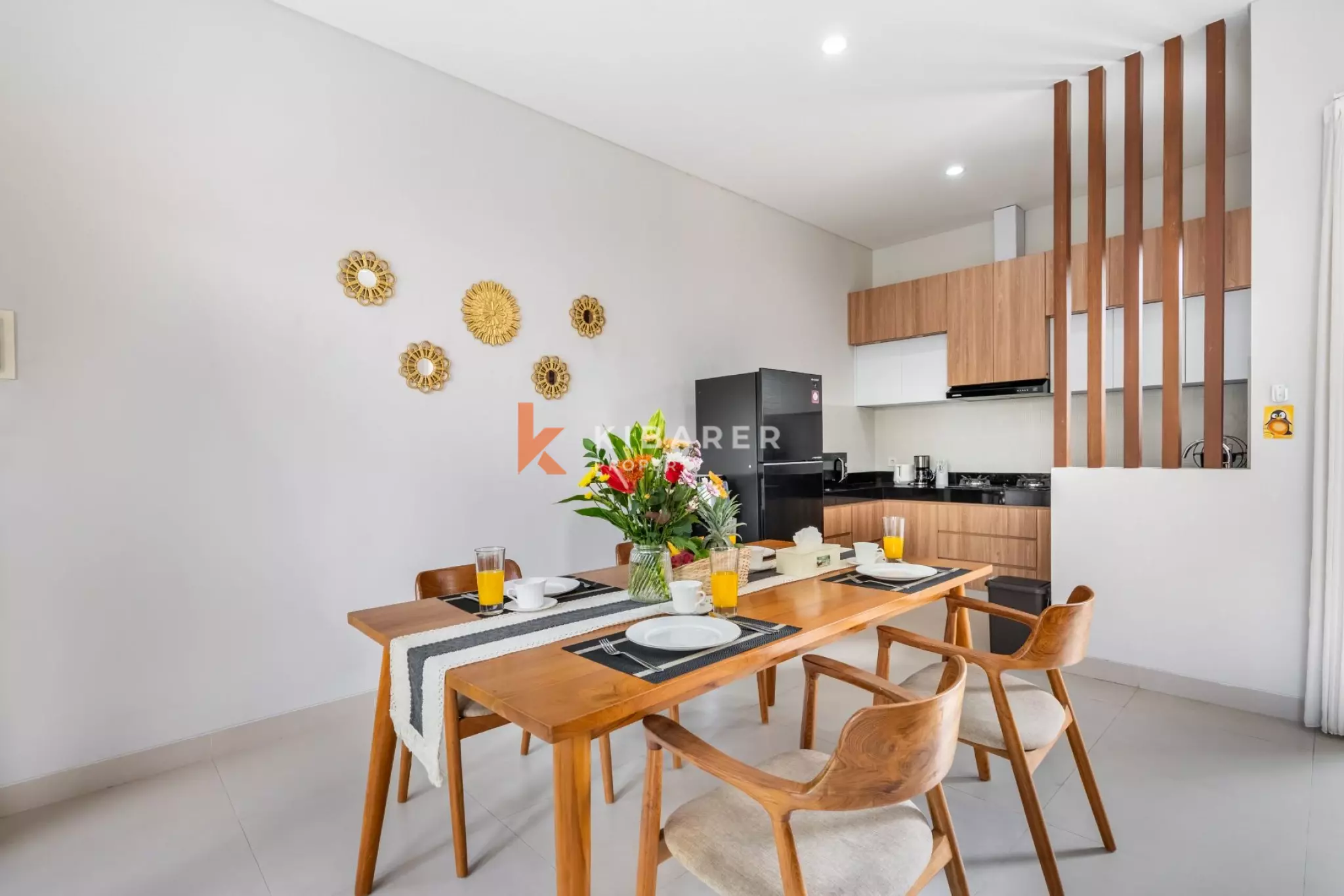 Villa Ramah Keluarga dengan Dua Kamar Tidur di Sanur - Kolam Renang & Ruang Tamu Tertutup