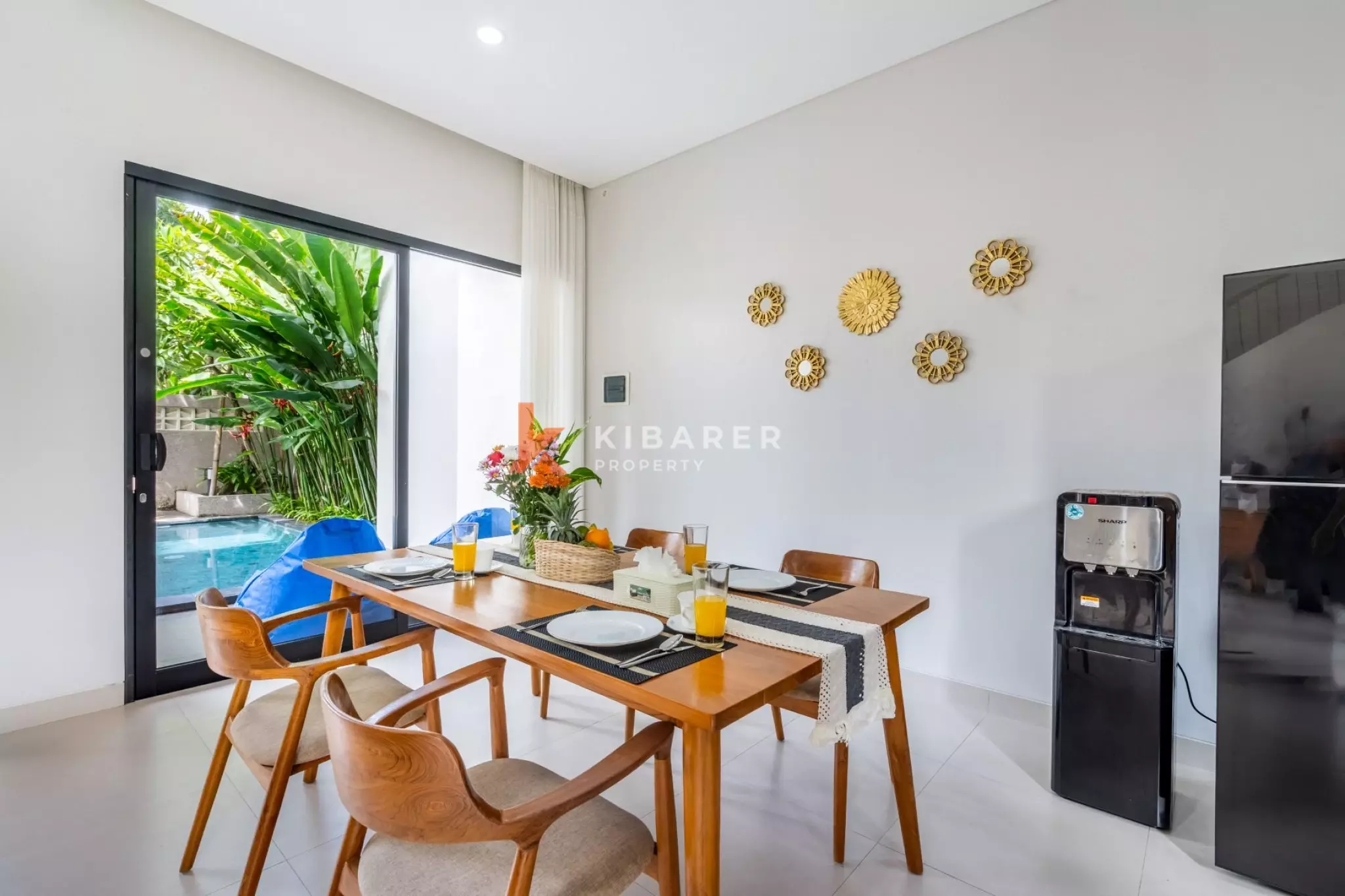 Villa Ramah Keluarga dengan Dua Kamar Tidur di Sanur - Kolam Renang & Ruang Tamu Tertutup