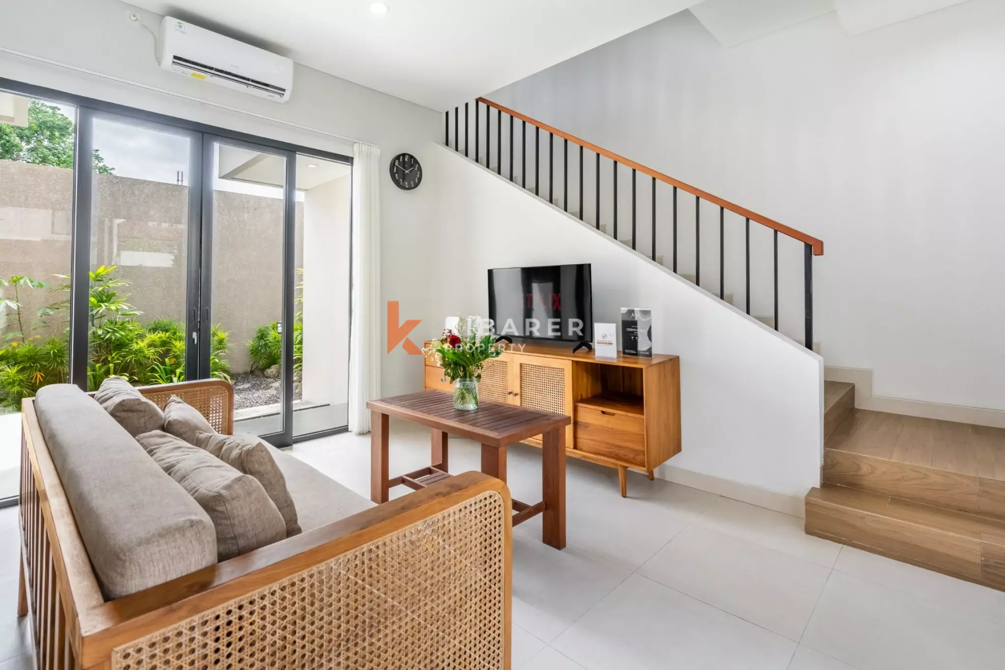 Villa Ramah Keluarga dengan Dua Kamar Tidur di Sanur - Kolam Renang & Ruang Tamu Tertutup