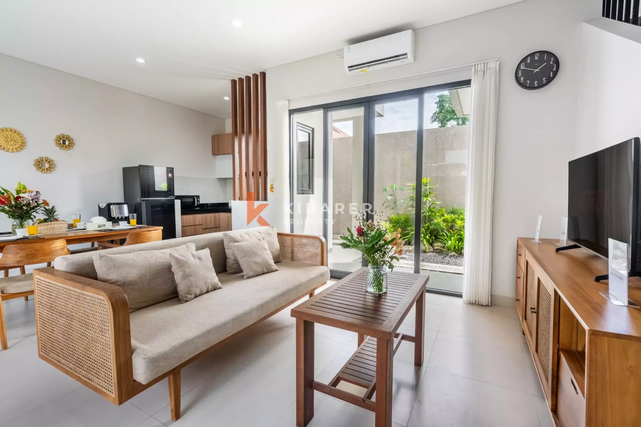 Villa Ramah Keluarga dengan Dua Kamar Tidur di Sanur - Kolam Renang & Ruang Tamu Tertutup