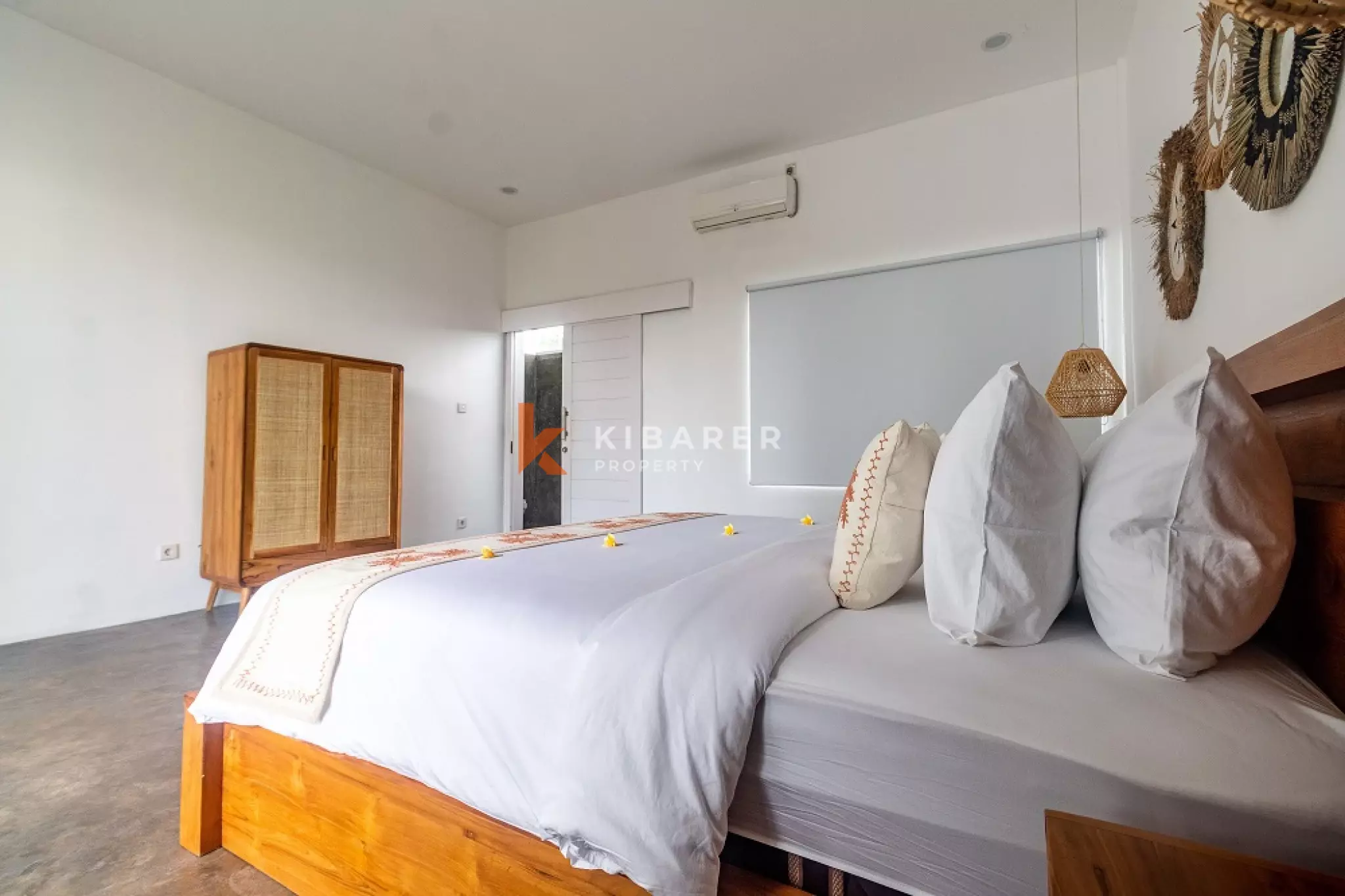 Villa meublée de trois chambres, idéale pour se détendre, située dans la région de Canggu.