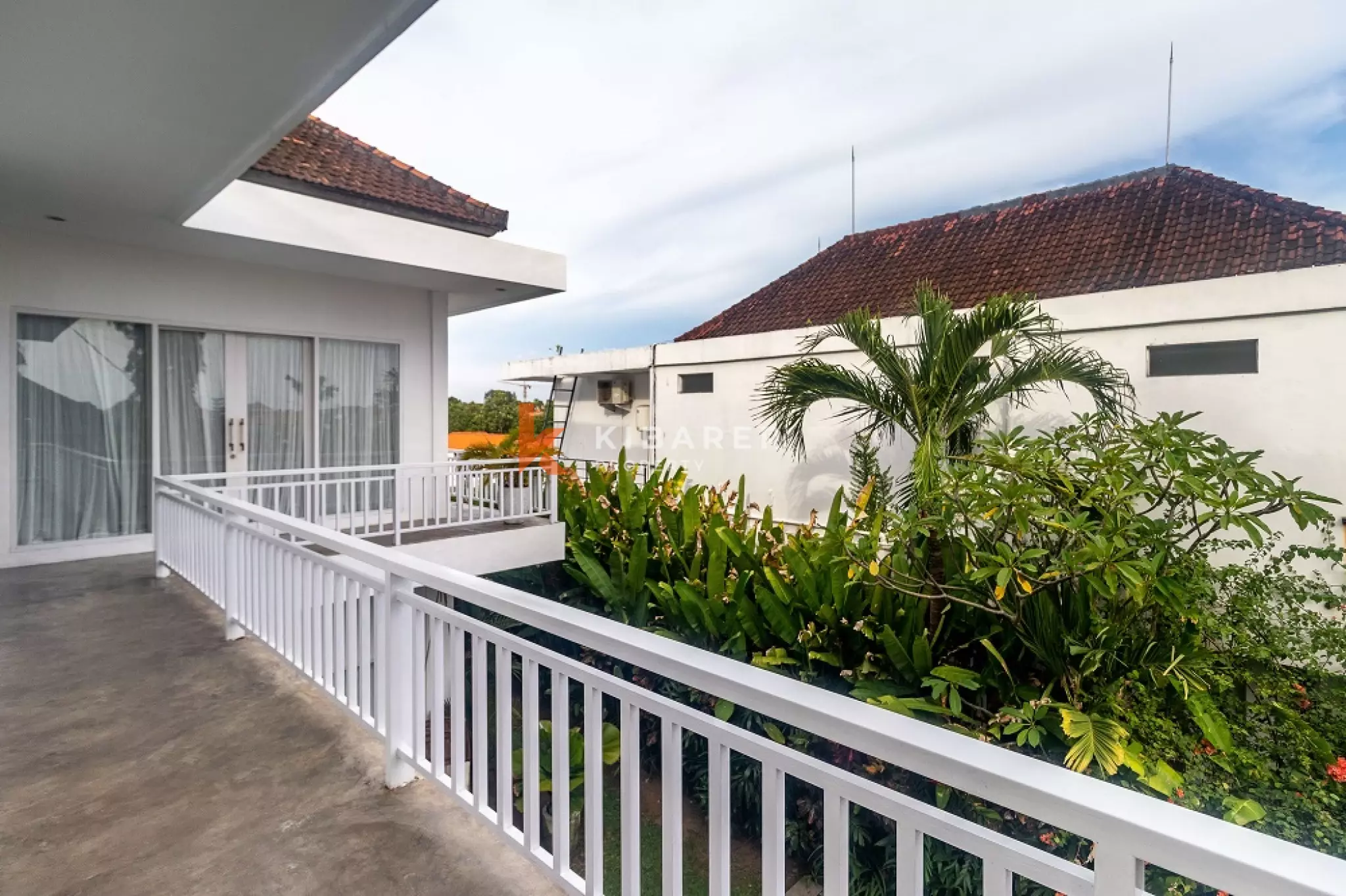 Villa meublée de trois chambres, idéale pour se détendre, située dans la région de Canggu.