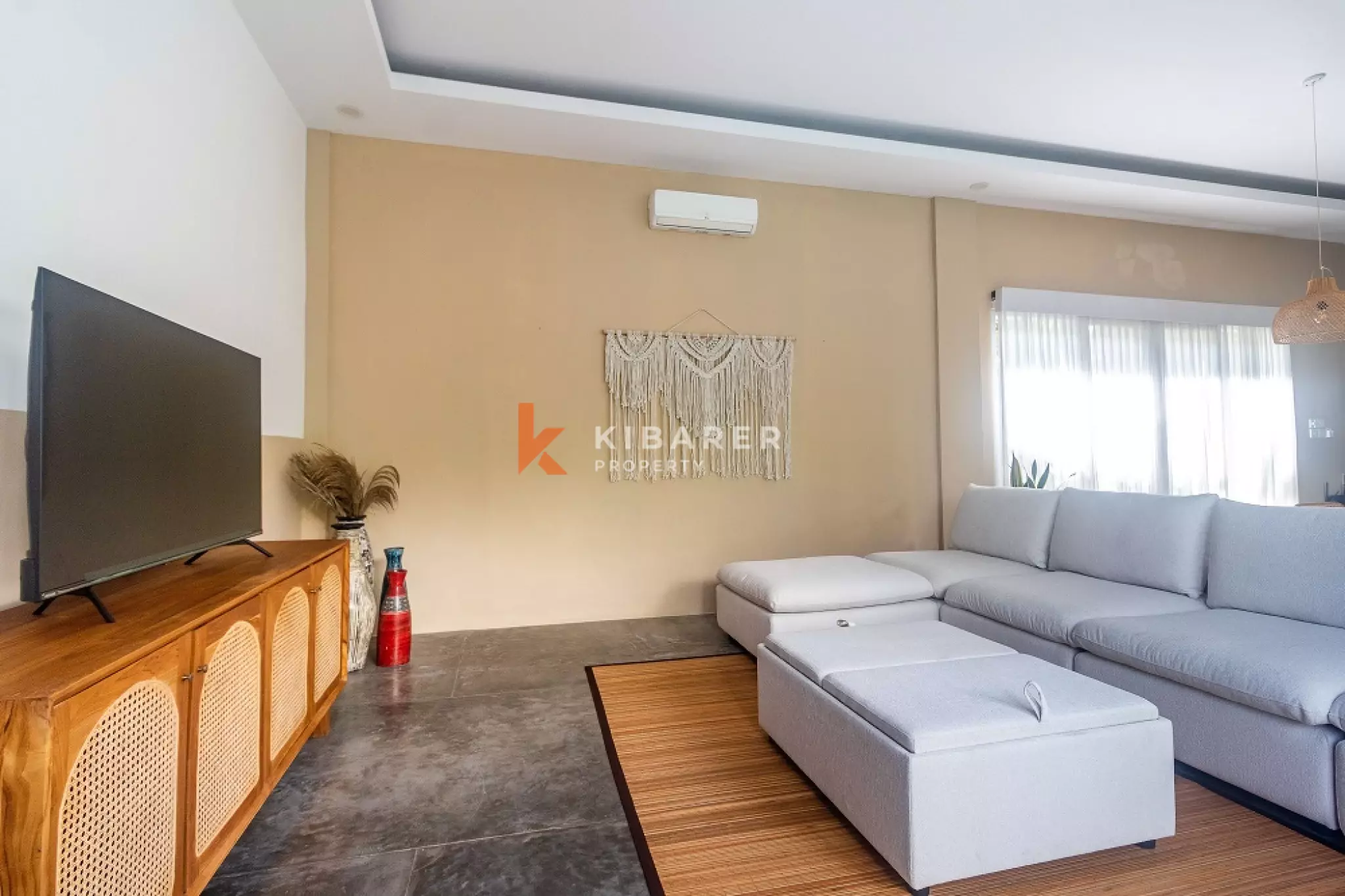 Villa meublée de trois chambres, idéale pour se détendre, située dans la région de Canggu.