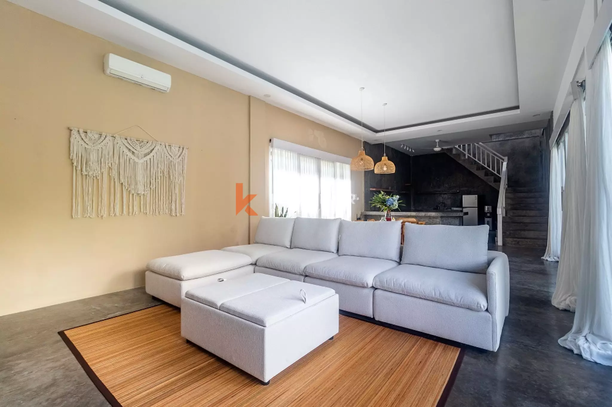 Villa meublée de trois chambres, idéale pour se détendre, située dans la région de Canggu.