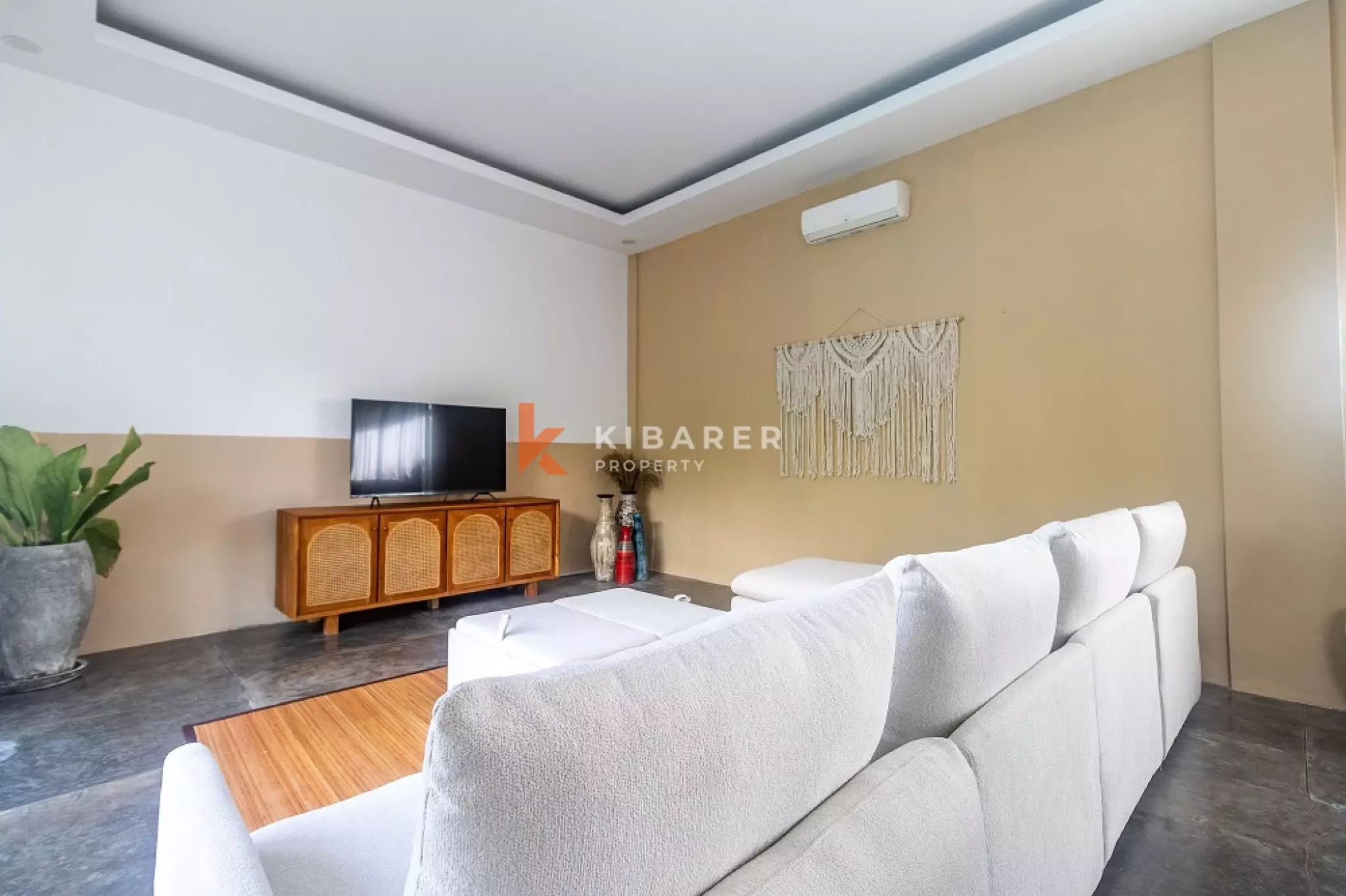 Villa meublée de trois chambres, idéale pour se détendre, située dans la région de Canggu.