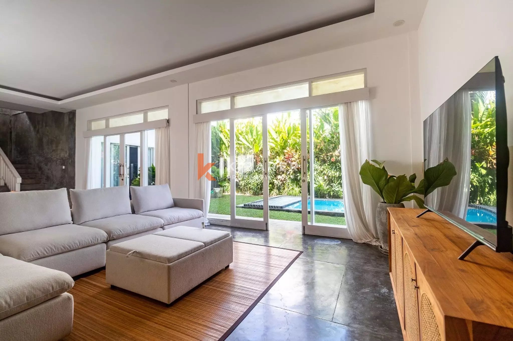 Villa meublée de trois chambres, idéale pour se détendre, située dans la région de Canggu.