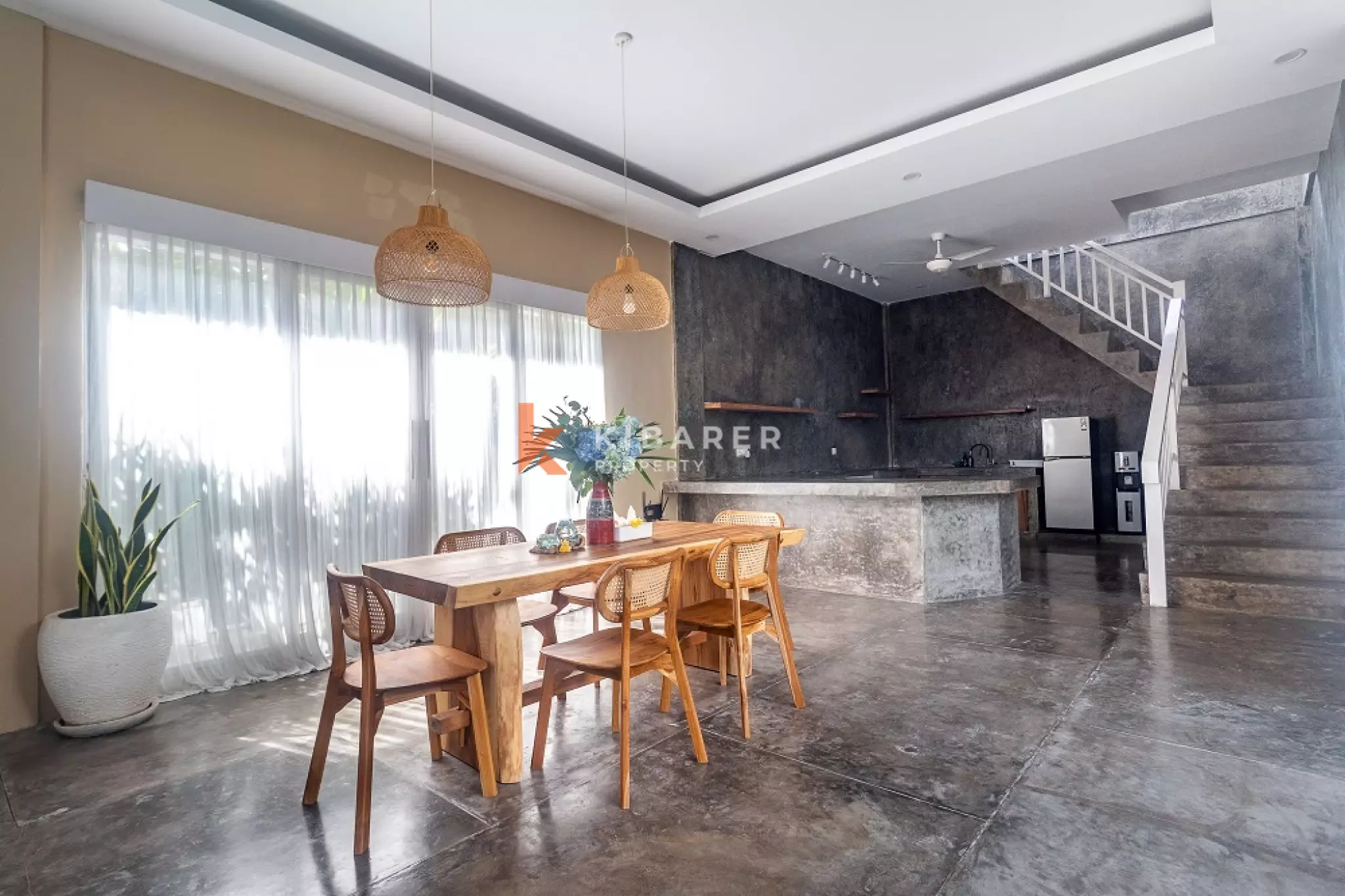 Villa meublée de trois chambres, idéale pour se détendre, située dans la région de Canggu.