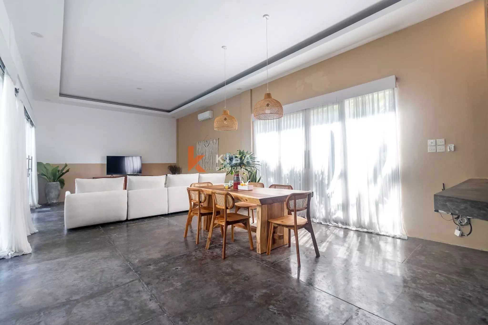 Villa meublée de trois chambres, idéale pour se détendre, située dans la région de Canggu.