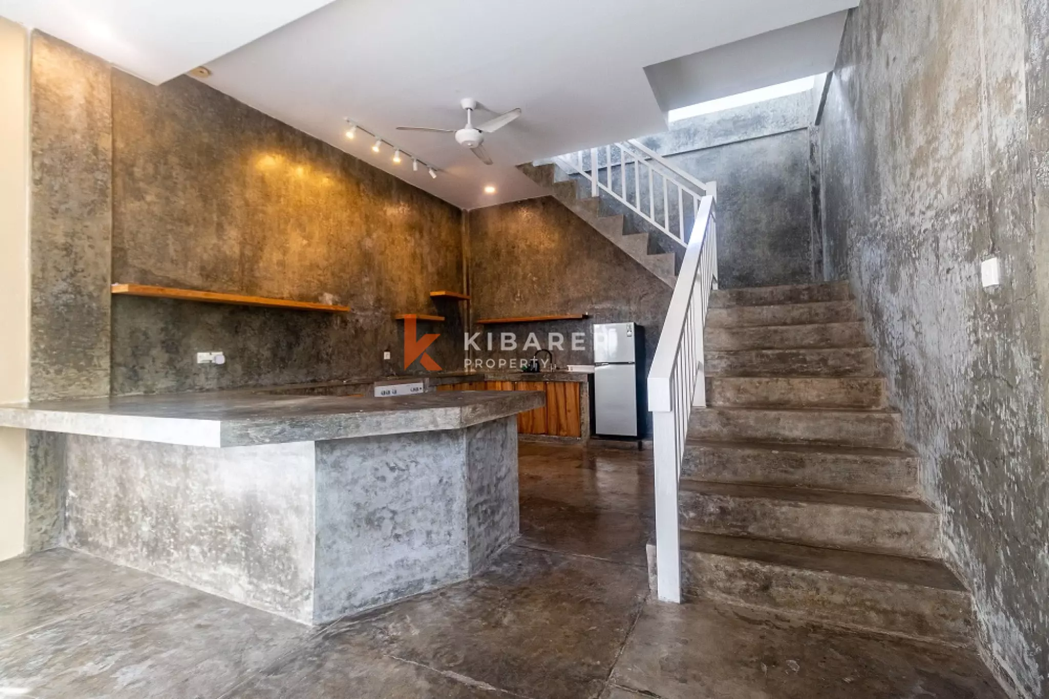 Villa meublée de trois chambres, idéale pour se détendre, située dans la région de Canggu.