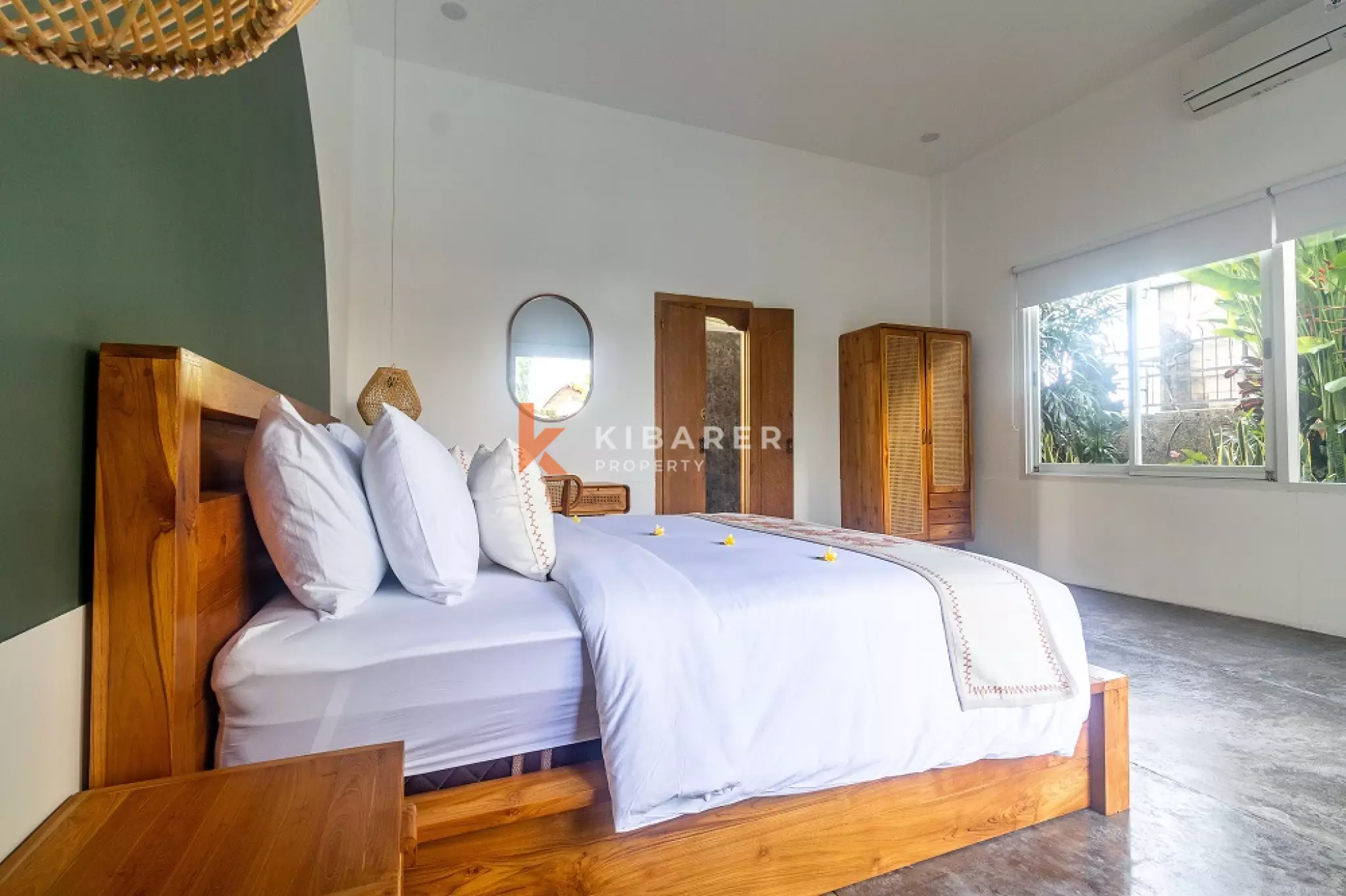 Villa meublée de trois chambres, idéale pour se détendre, située dans la région de Canggu.