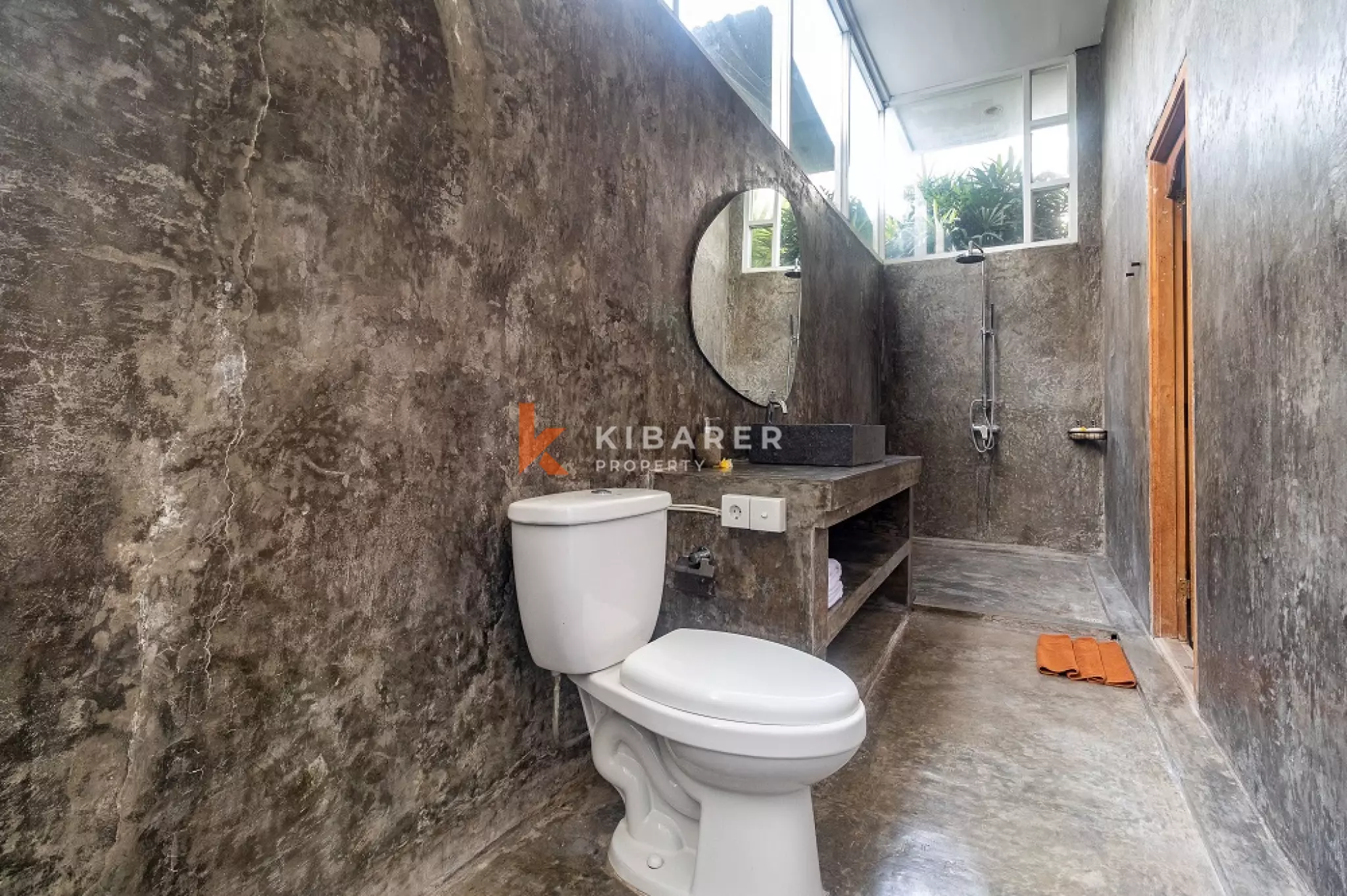 Villa meublée de trois chambres, idéale pour se détendre, située dans la région de Canggu.