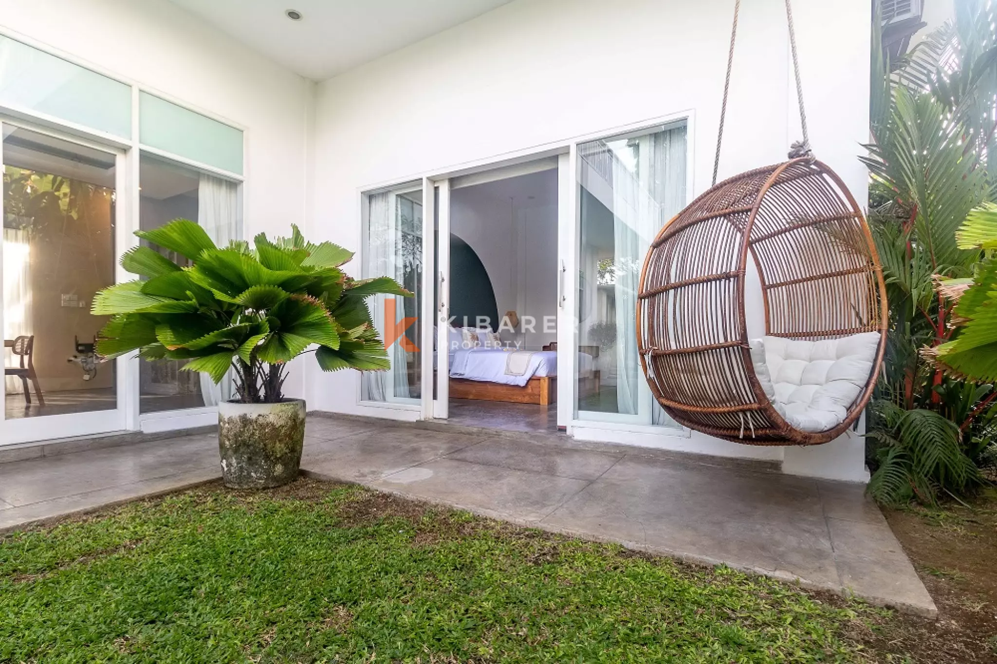 Villa meublée de trois chambres, idéale pour se détendre, située dans la région de Canggu.