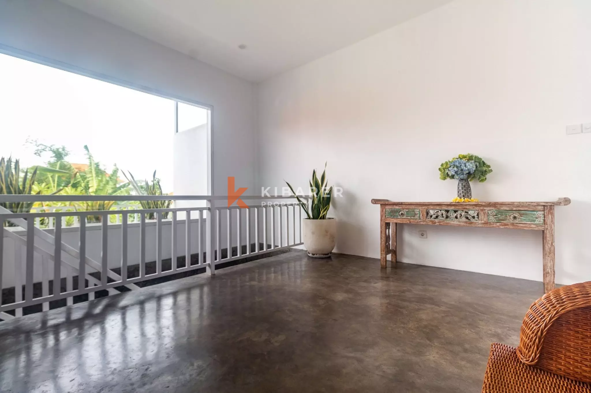 Villa meublée de trois chambres, idéale pour se détendre, située dans la région de Canggu.