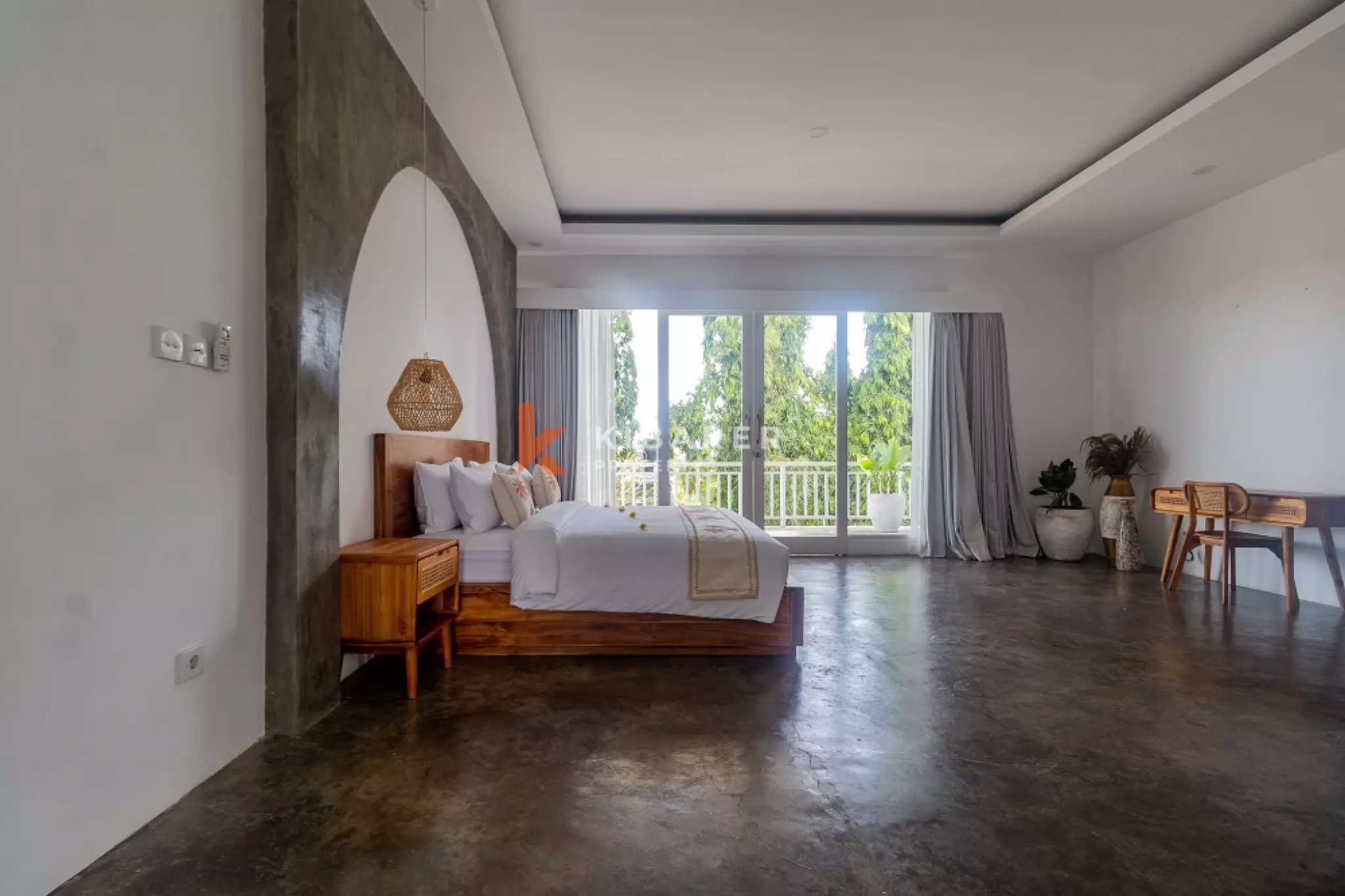 Villa meublée de trois chambres, idéale pour se détendre, située dans la région de Canggu.