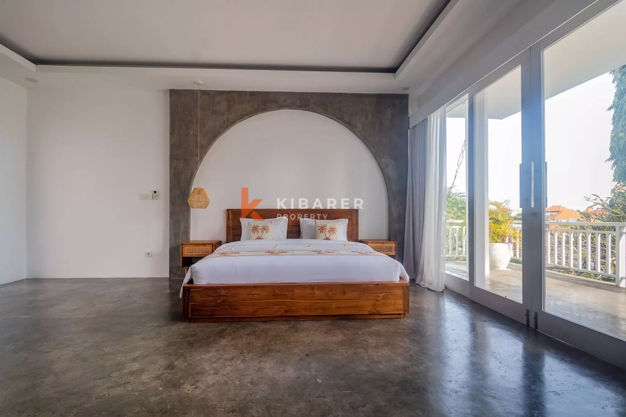 Villa meublée de trois chambres, idéale pour se détendre, située dans la région de Canggu.