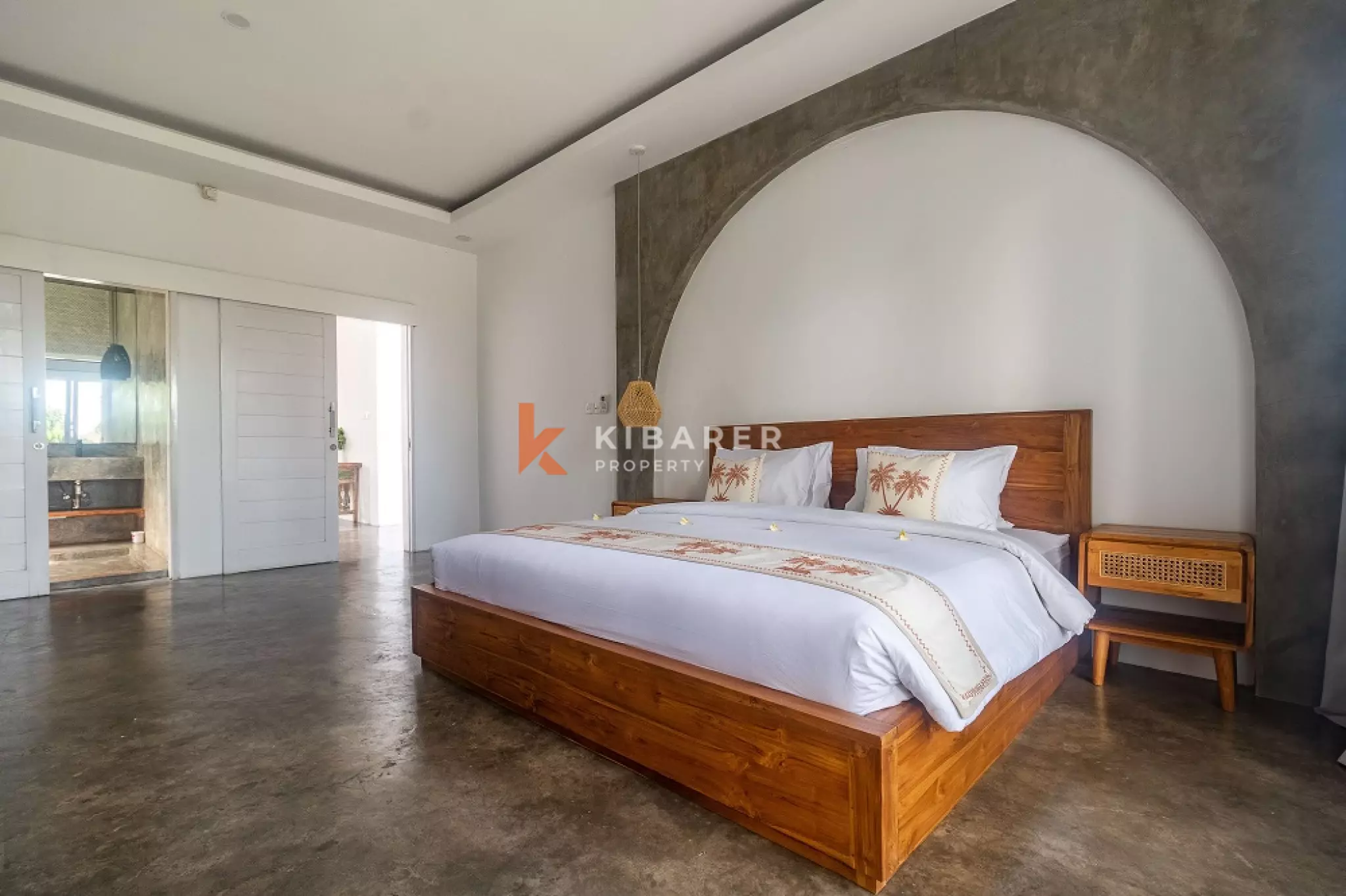 Villa meublée de trois chambres, idéale pour se détendre, située dans la région de Canggu.