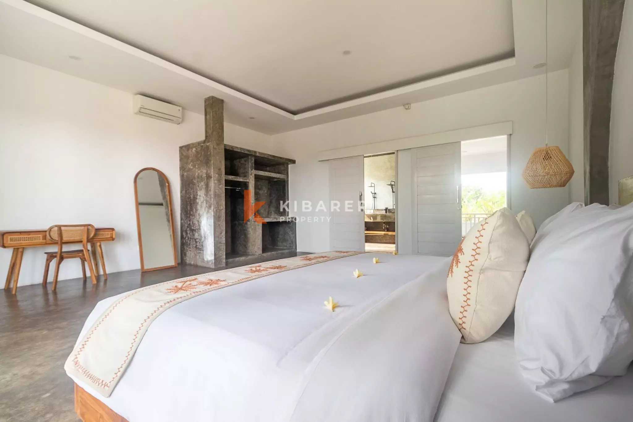 Villa meublée de trois chambres, idéale pour se détendre, située dans la région de Canggu.