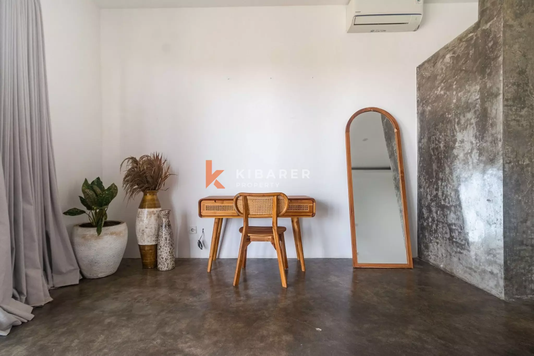 Villa meublée de trois chambres, idéale pour se détendre, située dans la région de Canggu.