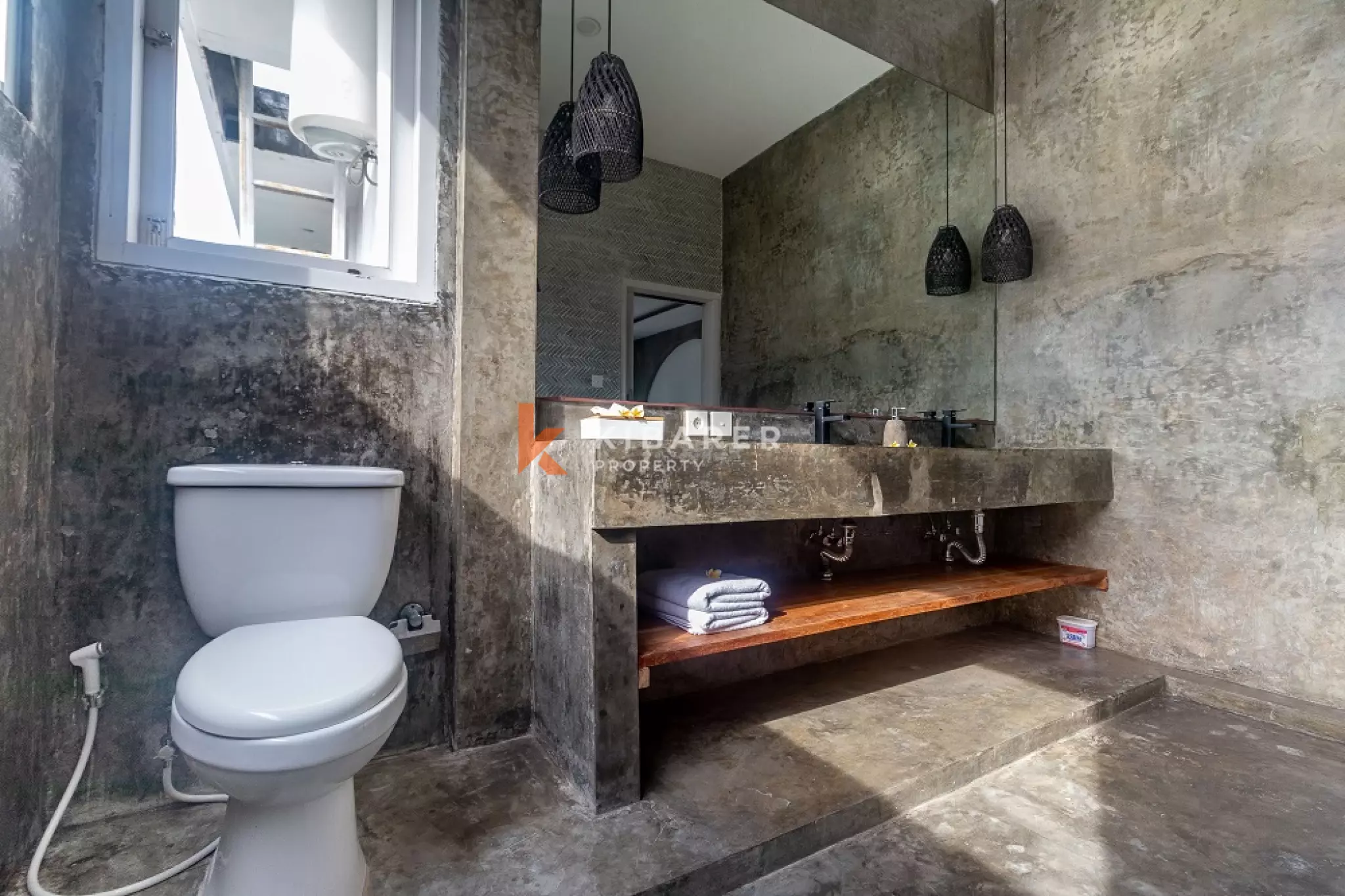 Villa meublée de trois chambres, idéale pour se détendre, située dans la région de Canggu.