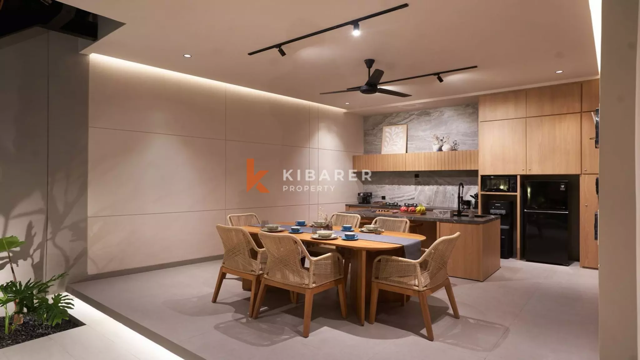 Elegant Tropical Villa with Enclosed Living and Private Pool in Canggu