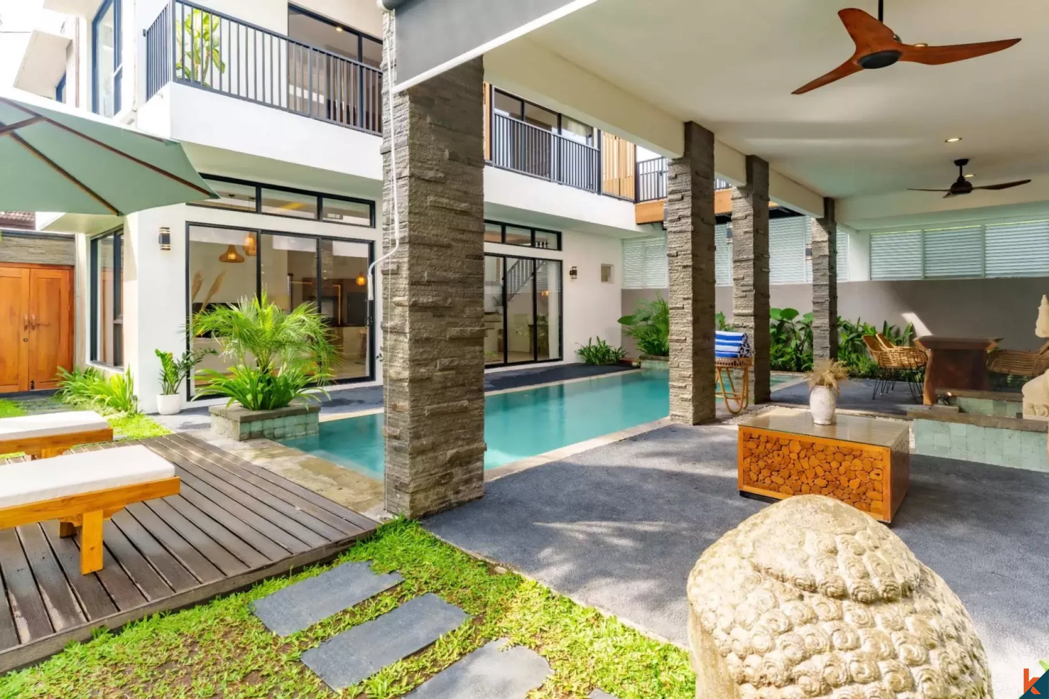 Villa menawan dengan tiga kamar tidur dan hak milik dijual di Canggu