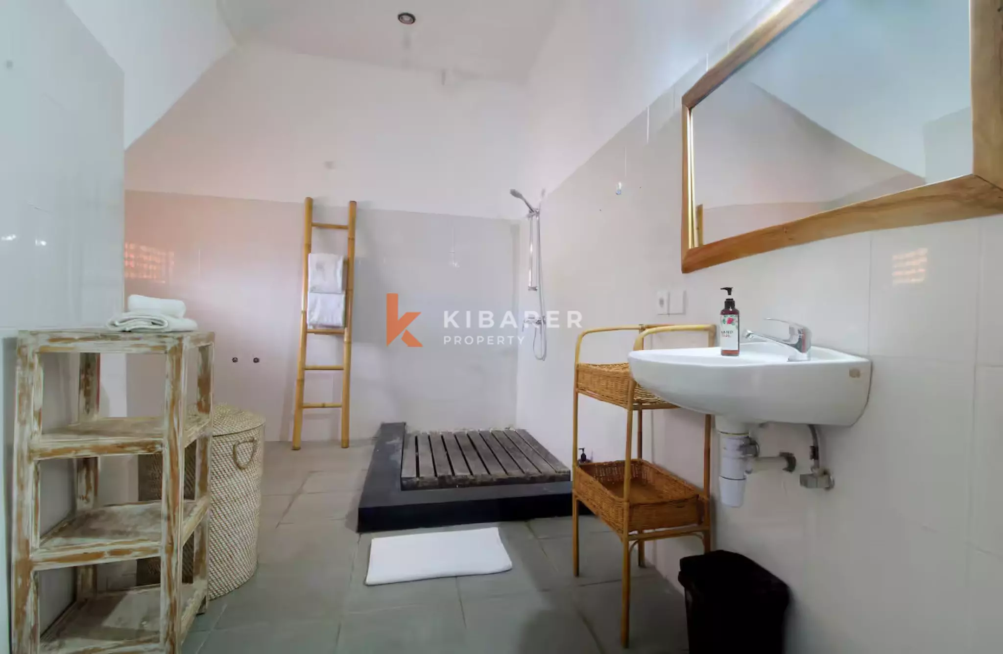 Villa de deux étages à Canggu, trois chambres, avec toit-terrasse