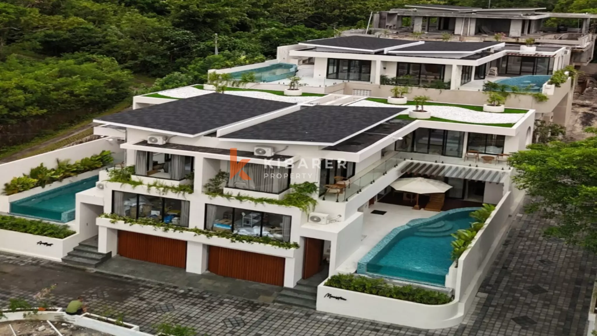 Élégante villa de trois chambres à Uluwatu, avec un cadre idyllique