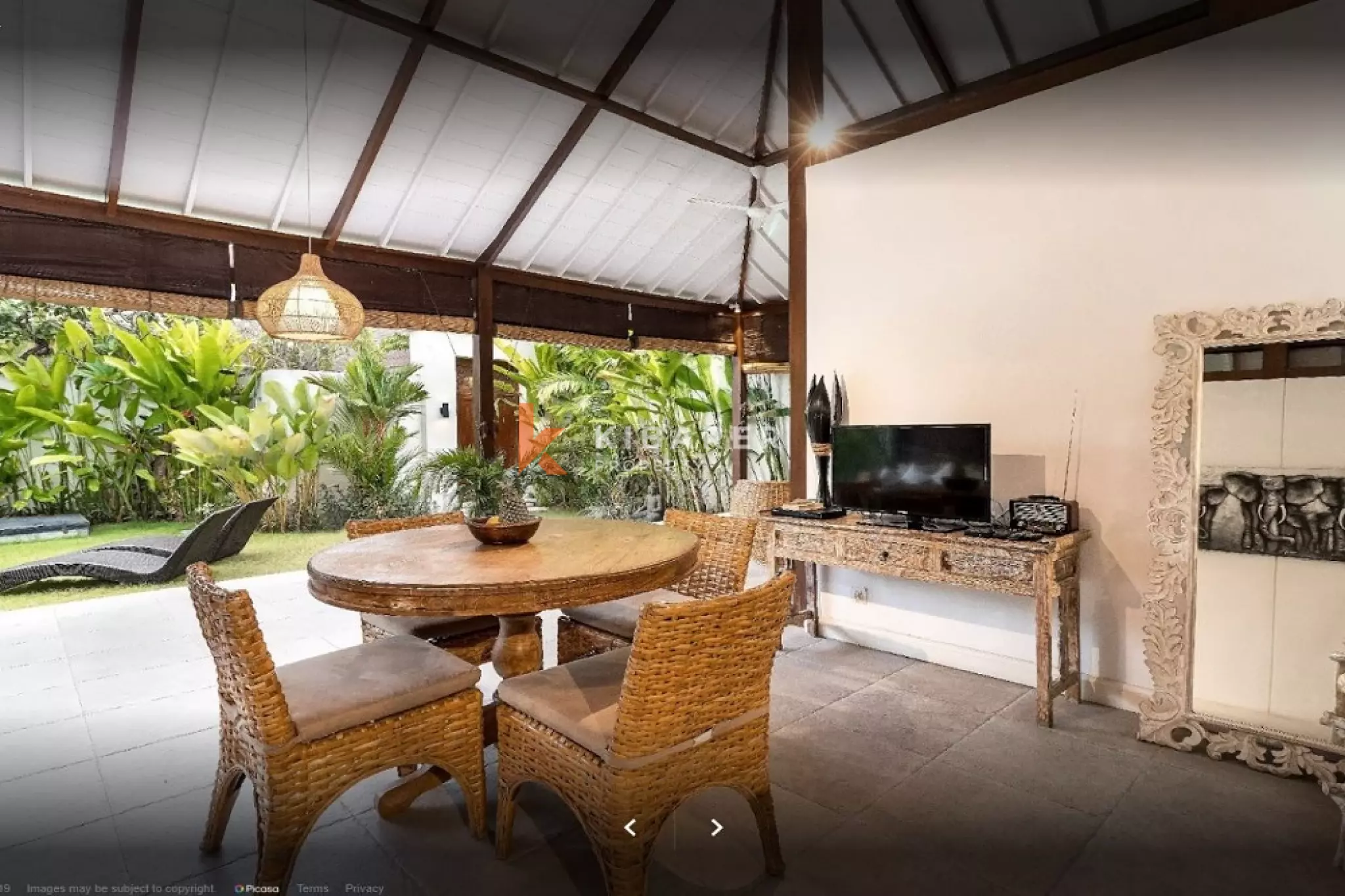 Central Seminyak Three-Bedrooms Villa Tropical