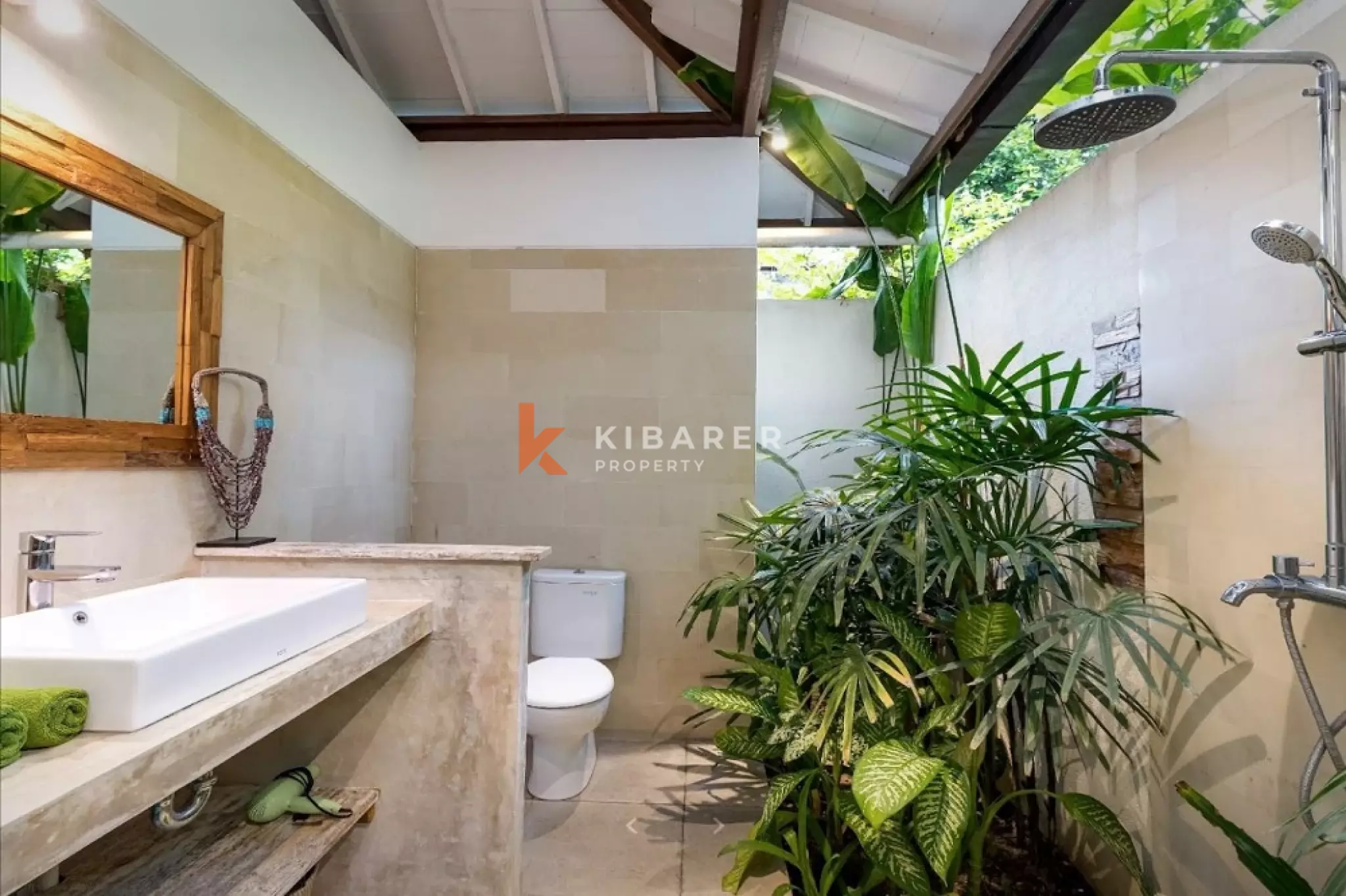 Central Seminyak Three-Bedrooms Villa Tropical