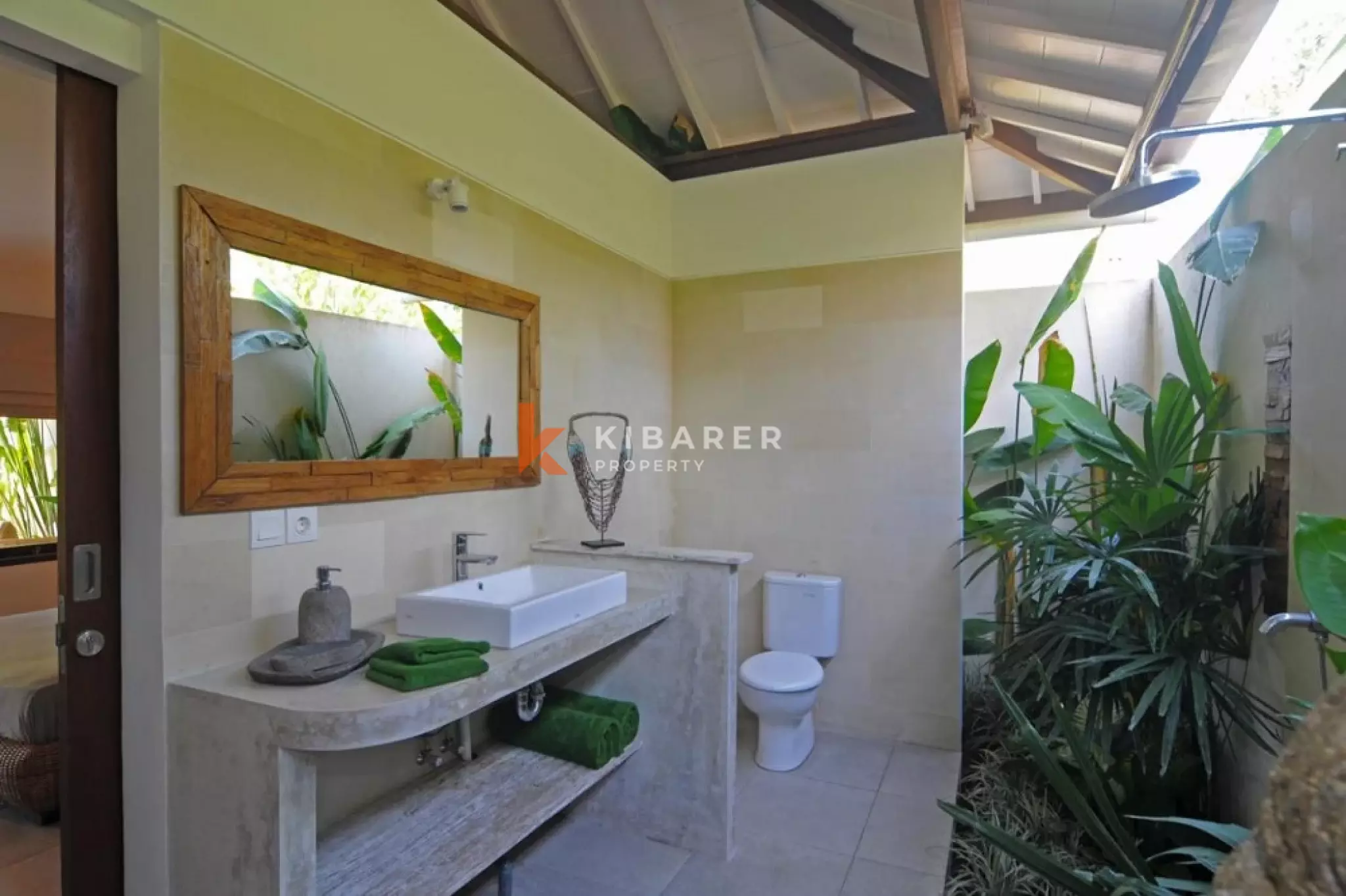 Central Seminyak Three-Bedrooms Villa Tropical