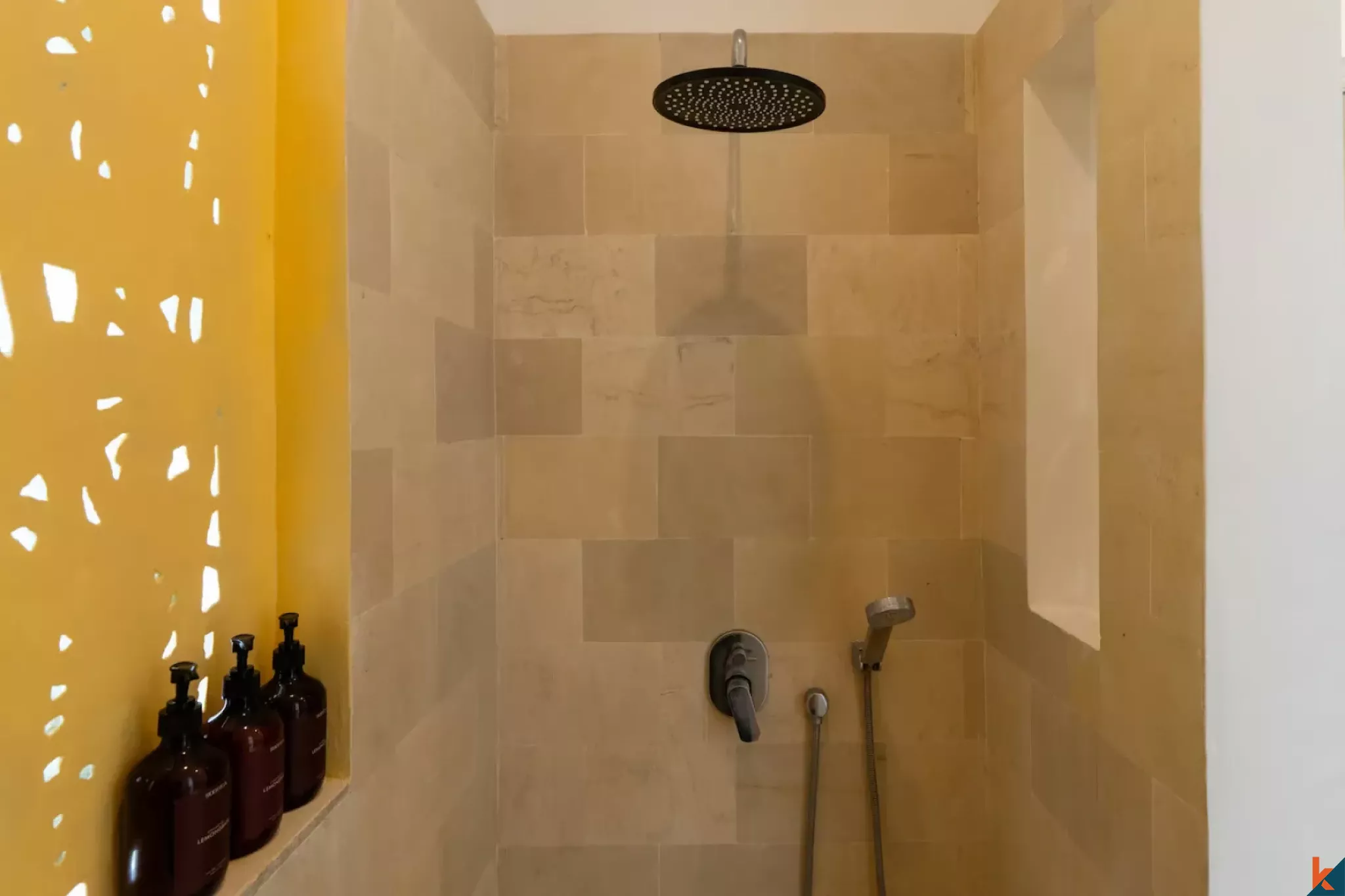 Maison idéale de cinq chambres à louer à Ungasan