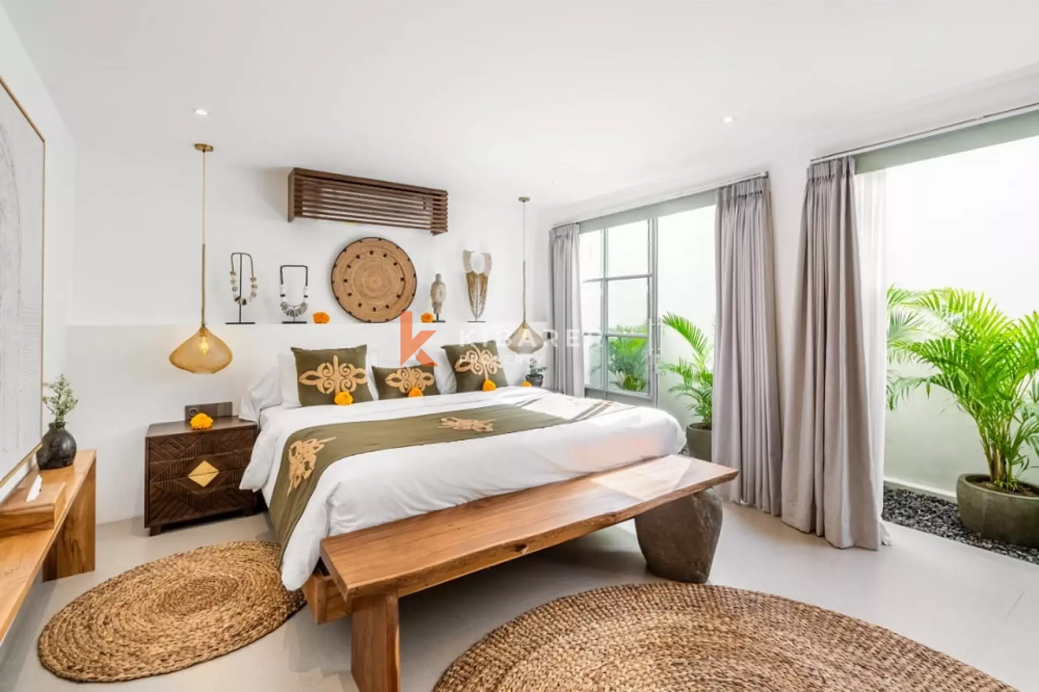Sanctuary Exceptional Four-Bedrooms Villa in Central Seminyak