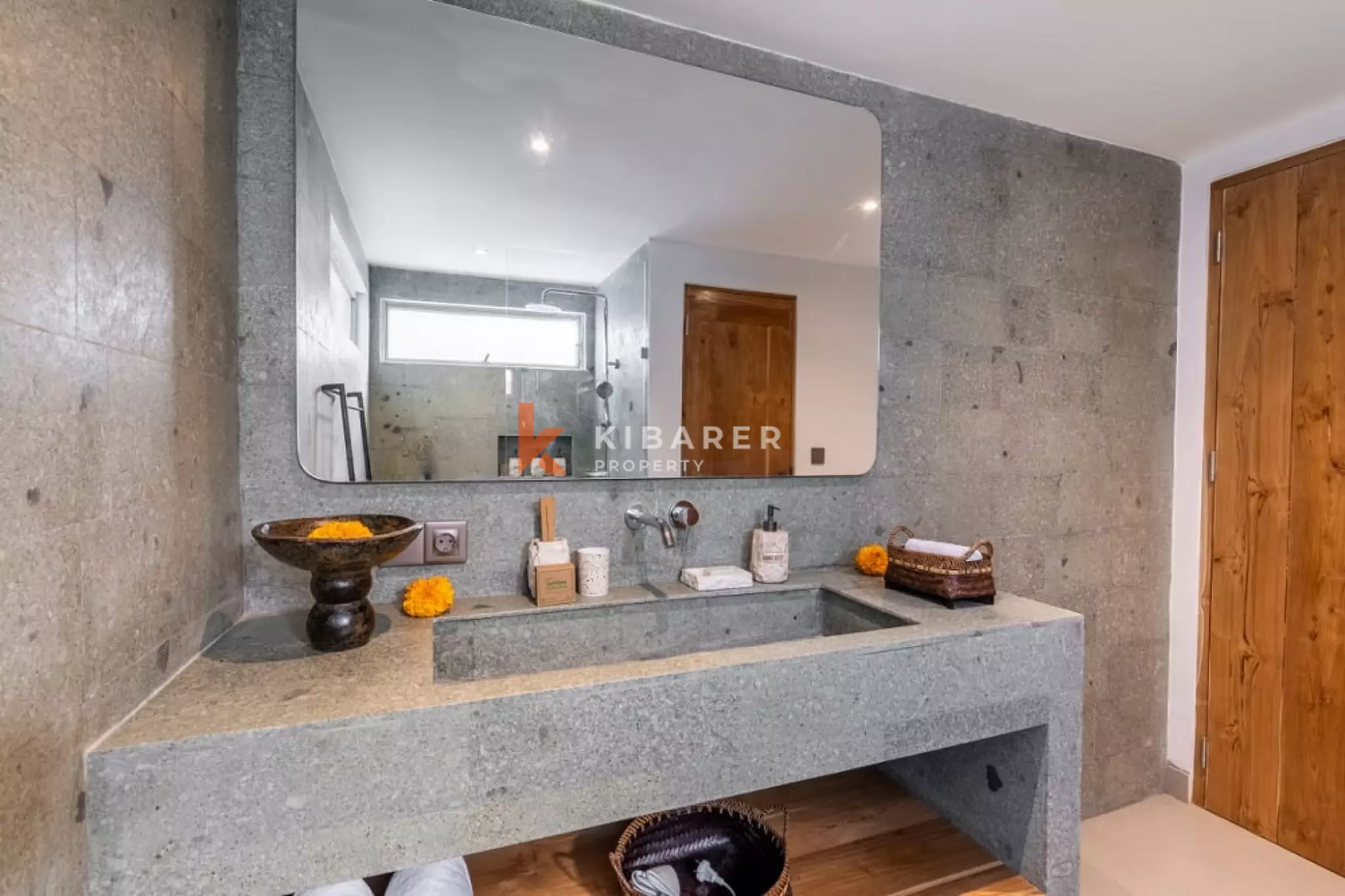 Sanctuary Exceptional Four-Bedrooms Villa in Central Seminyak