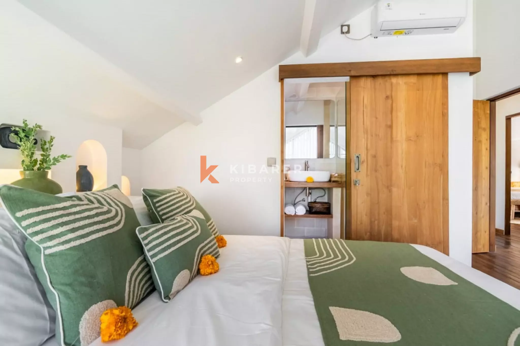 Sanctuary Exceptional Four-Bedrooms Villa in Central Seminyak