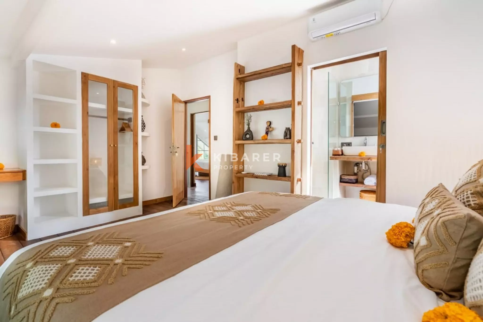 Sanctuary Exceptional Four-Bedrooms Villa in Central Seminyak