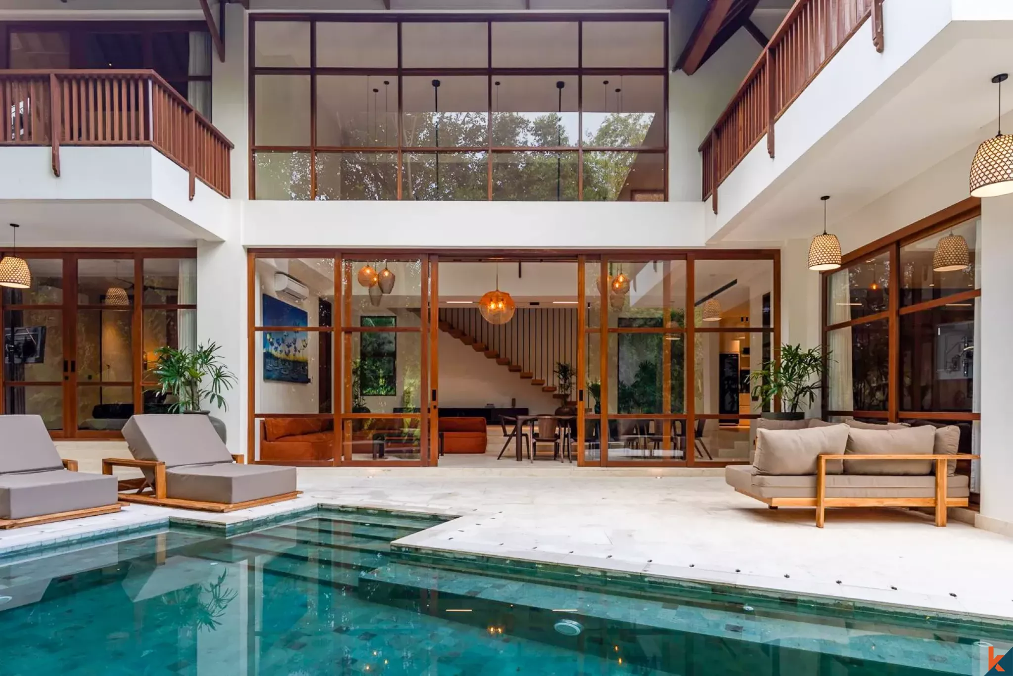 Perumahan mewah dengan enam kamar tidur yang dengan pemandangan sungai dan hutan di Nyanyi