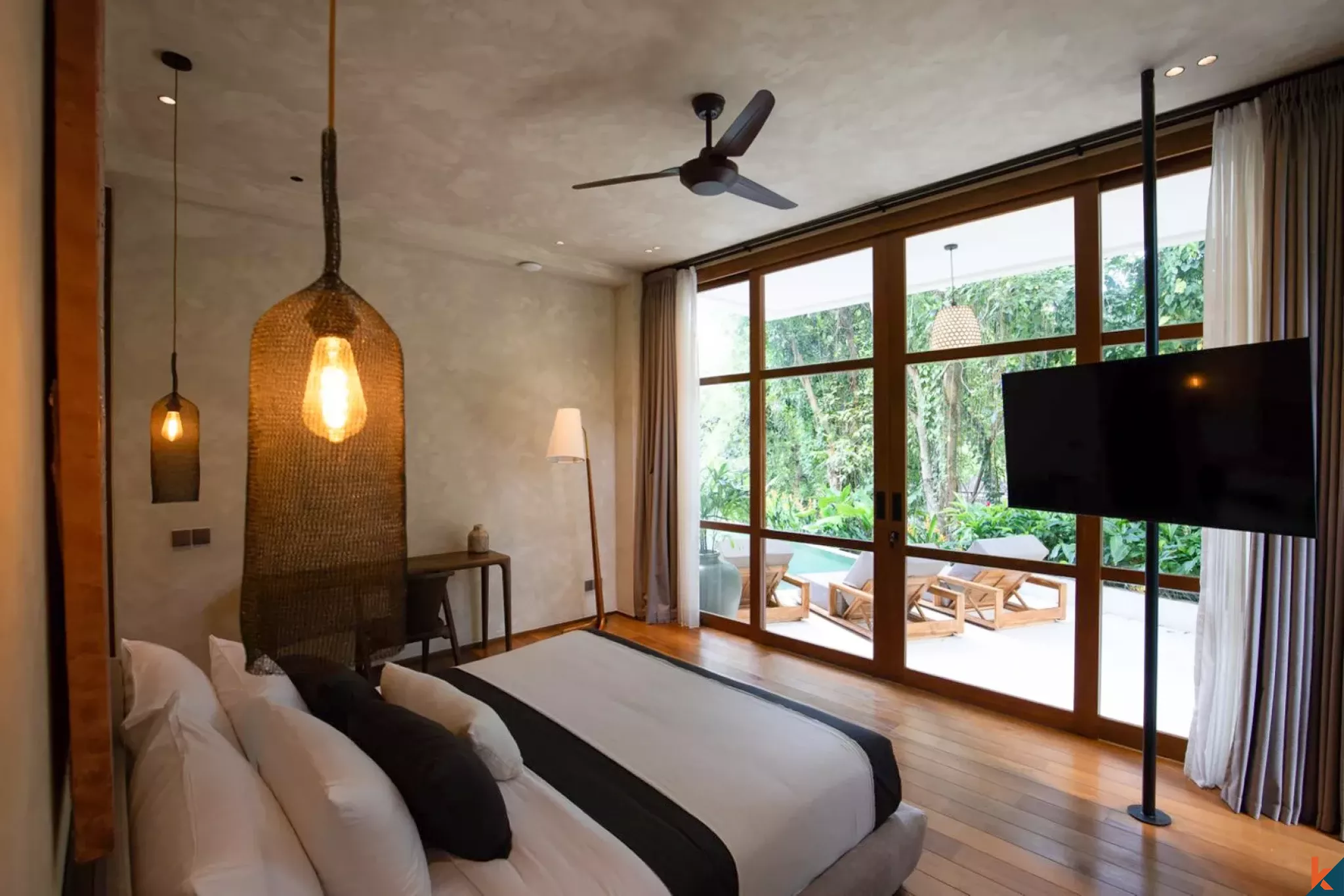 Perumahan mewah dengan enam kamar tidur yang dengan pemandangan sungai dan hutan di Nyanyi