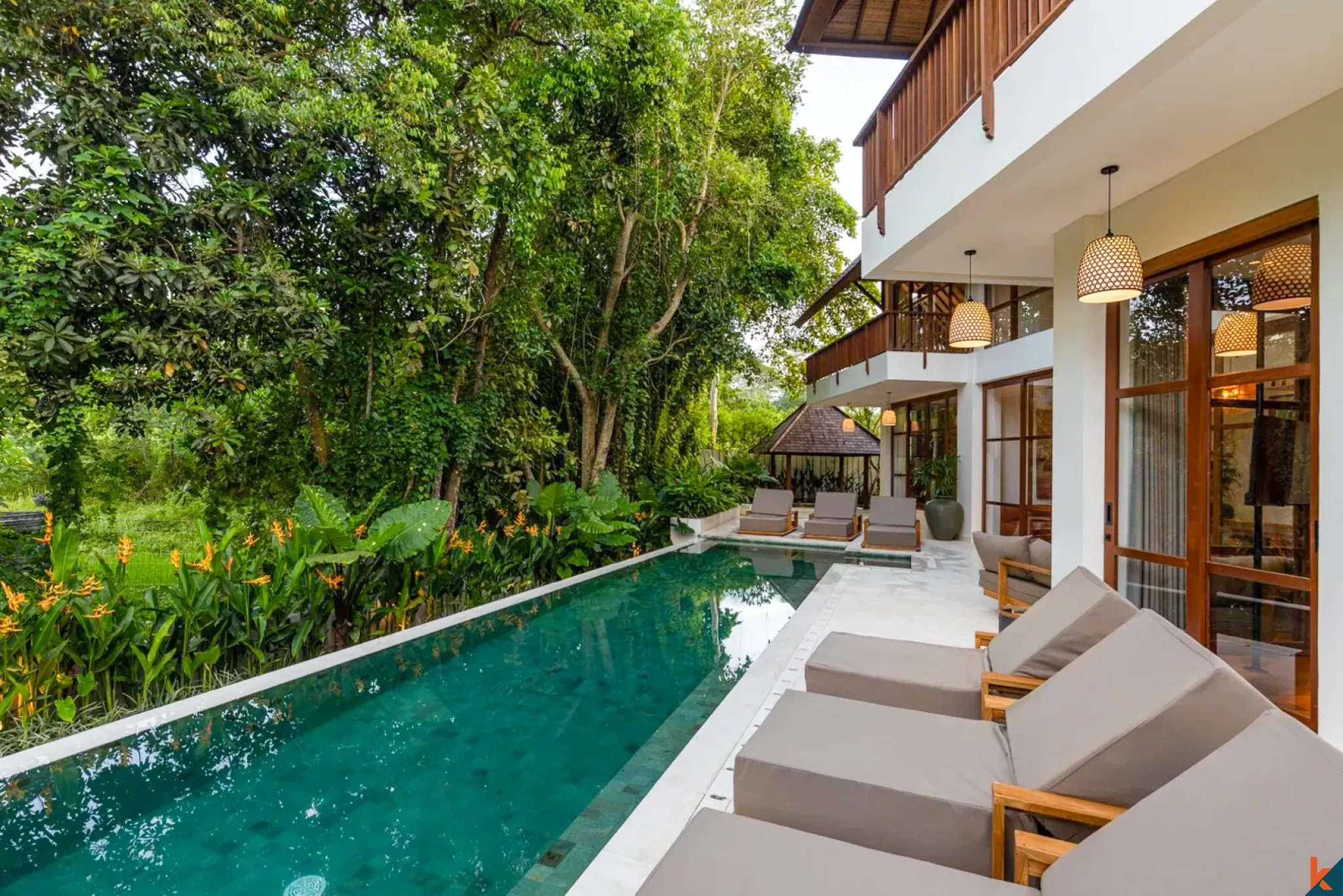 Perumahan mewah dengan enam kamar tidur yang dengan pemandangan sungai dan hutan di Nyanyi