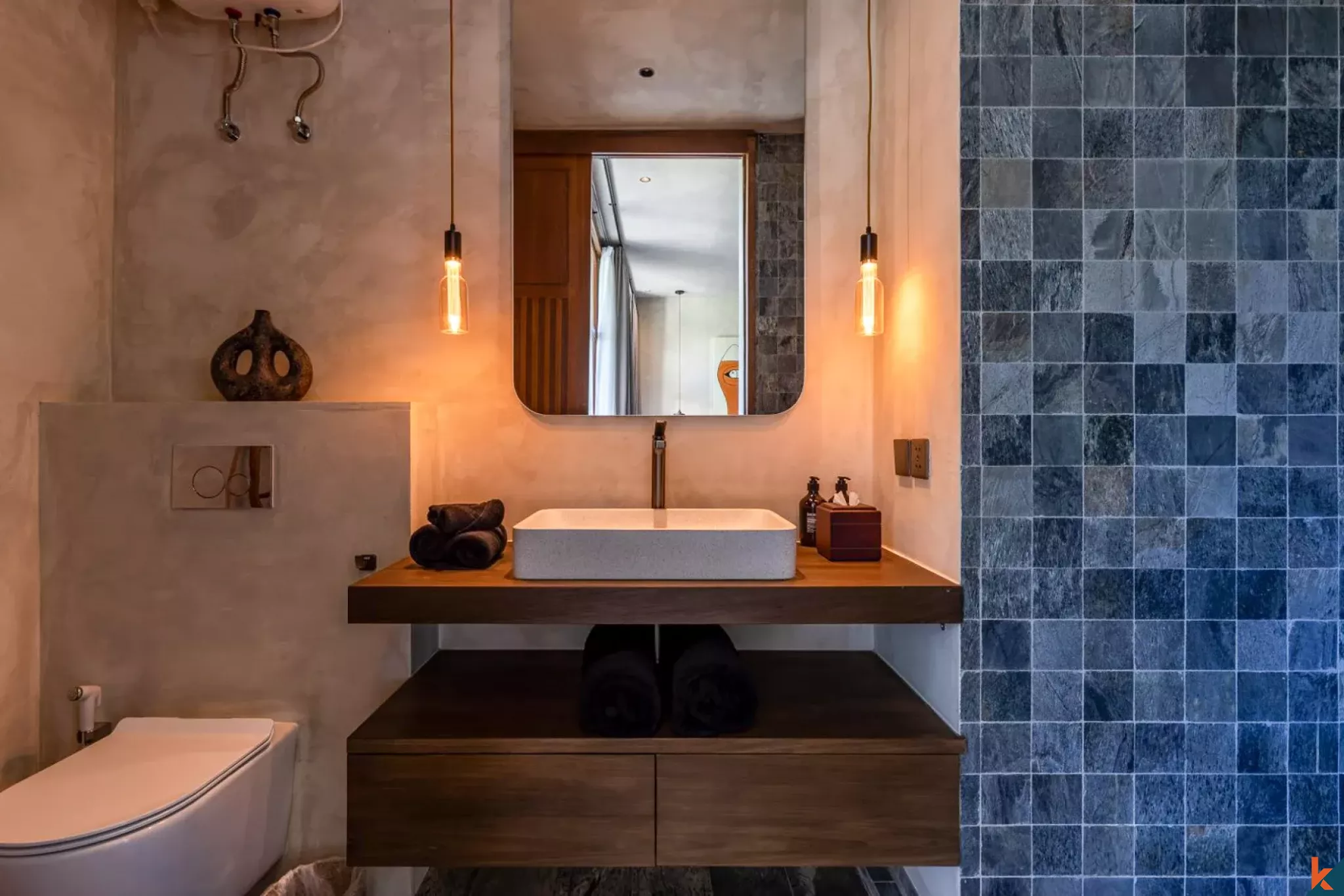 Perumahan mewah dengan enam kamar tidur yang dengan pemandangan sungai dan hutan di Nyanyi