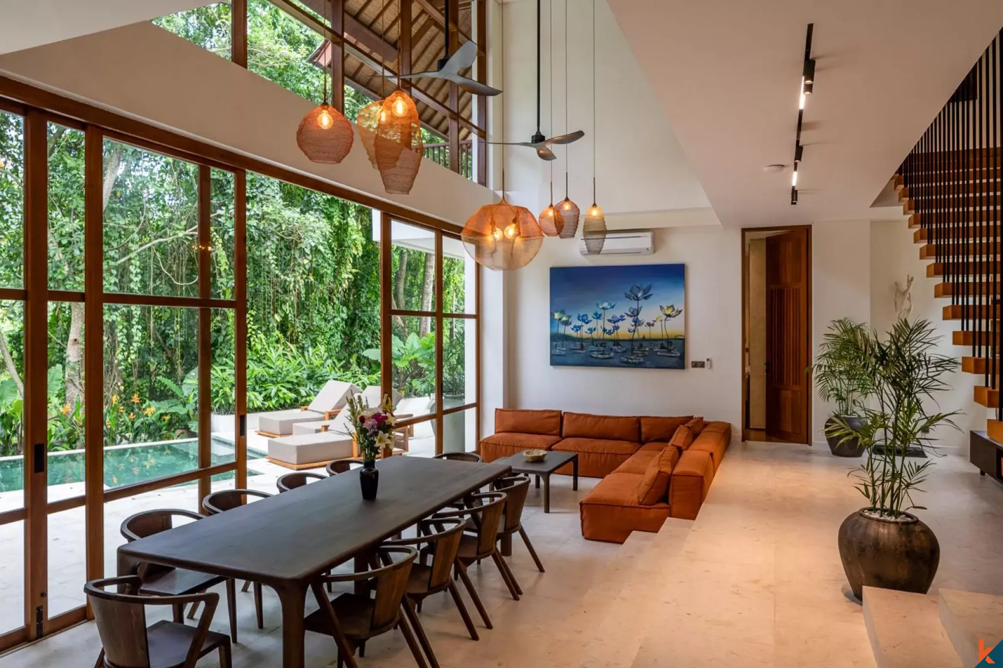 Perumahan mewah dengan enam kamar tidur yang dengan pemandangan sungai dan hutan di Nyanyi