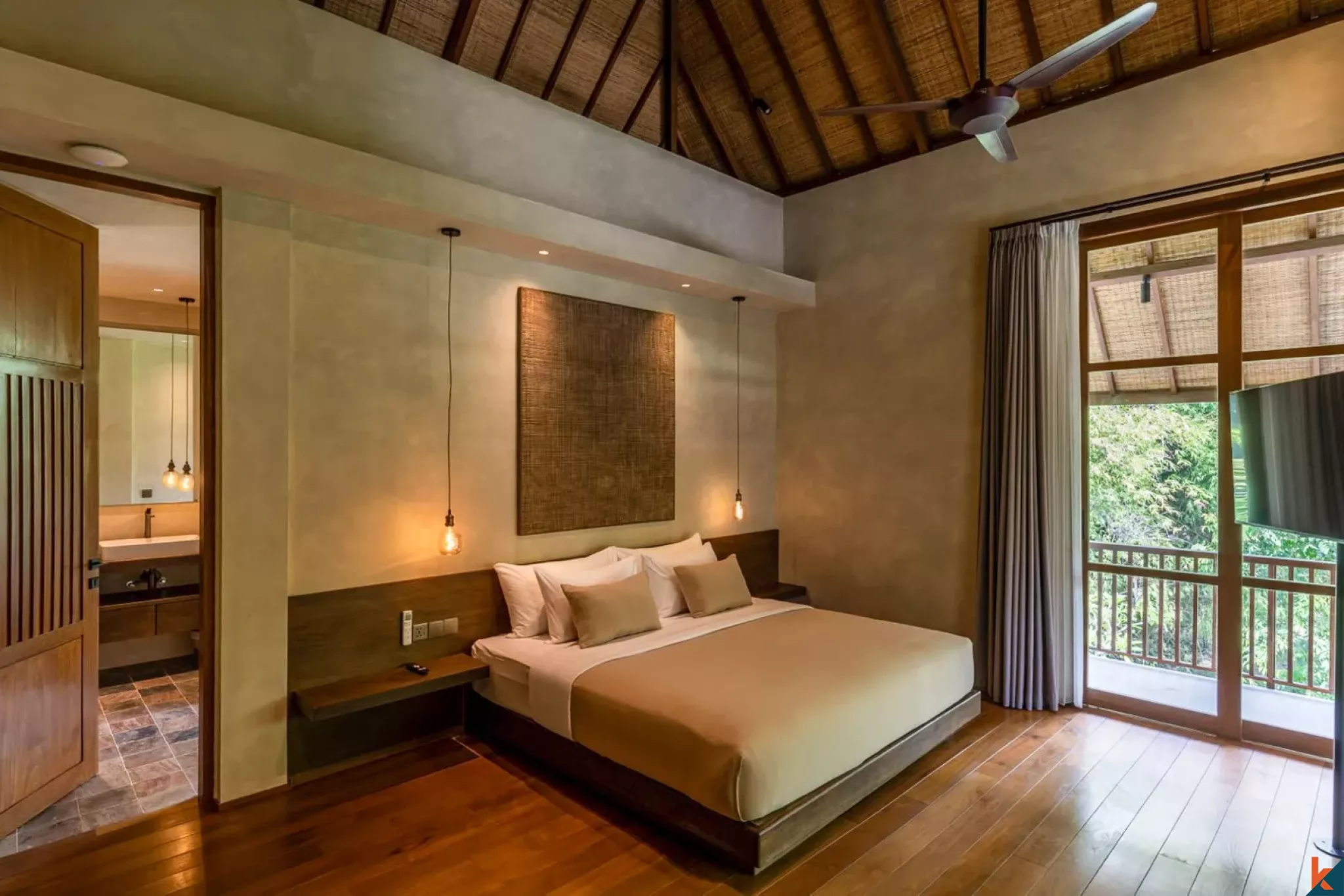 Perumahan mewah dengan enam kamar tidur yang dengan pemandangan sungai dan hutan di Nyanyi