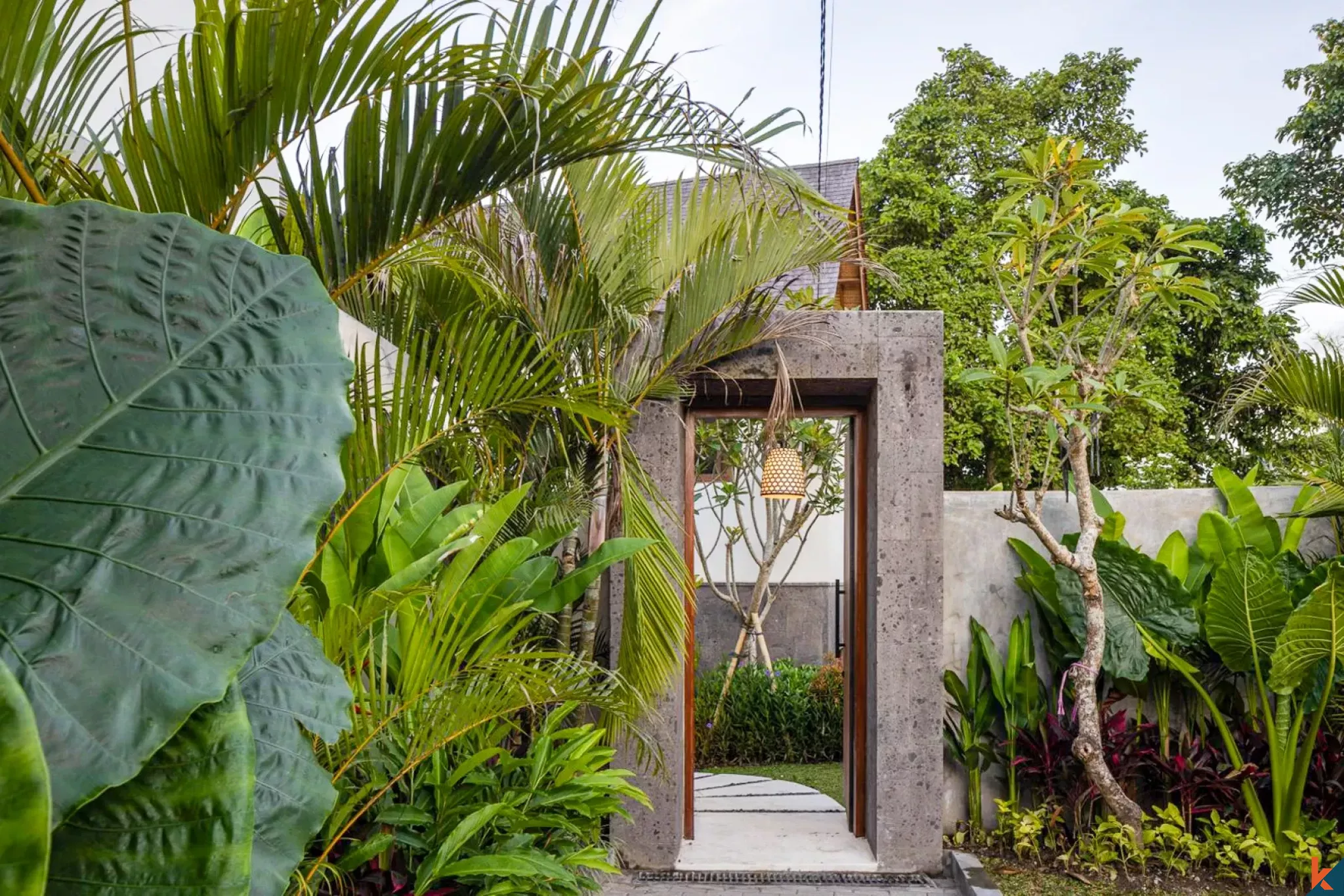 Perumahan mewah dengan enam kamar tidur yang dengan pemandangan sungai dan hutan di Nyanyi