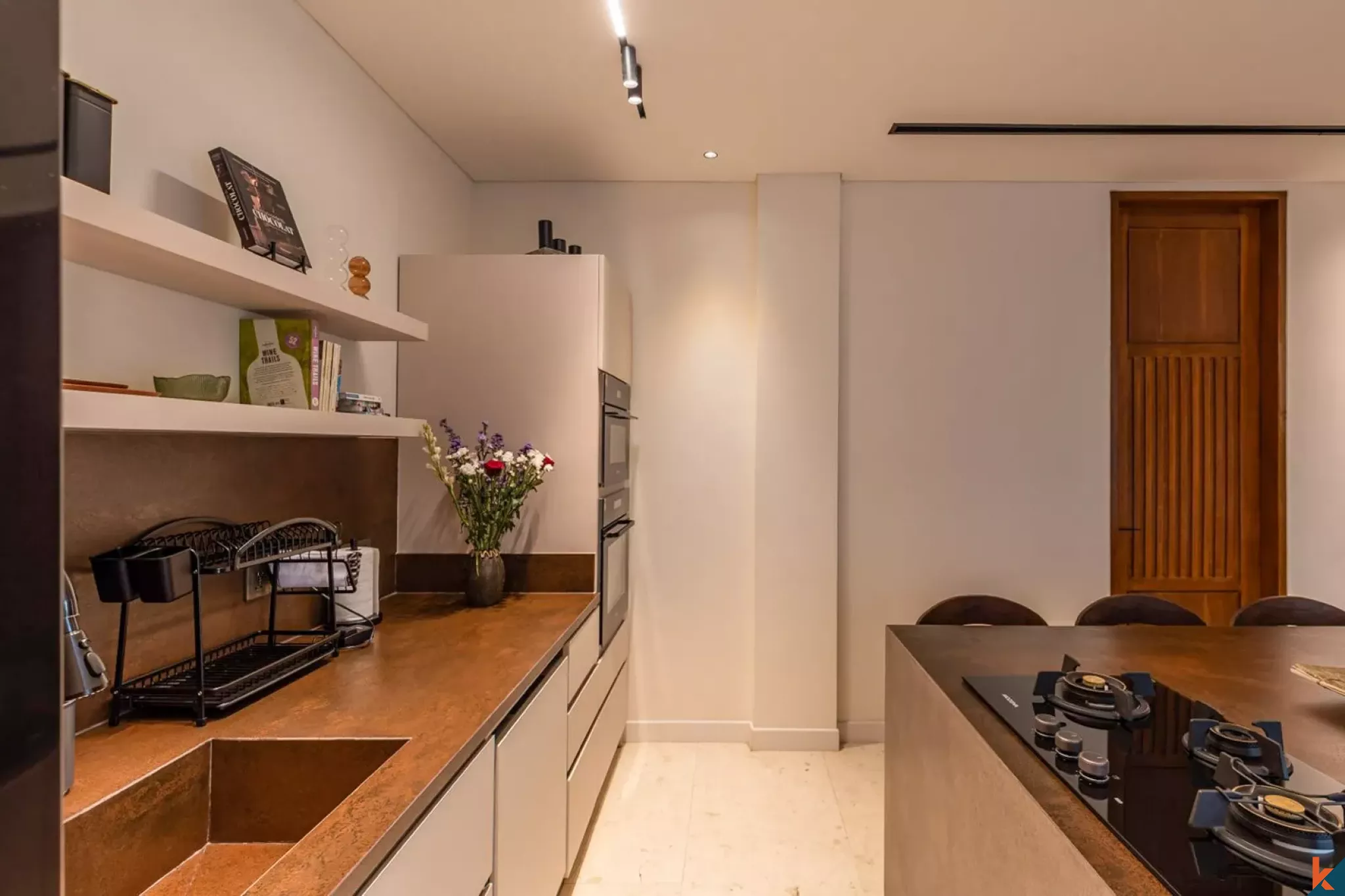 Perumahan mewah dengan enam kamar tidur yang dengan pemandangan sungai dan hutan di Nyanyi