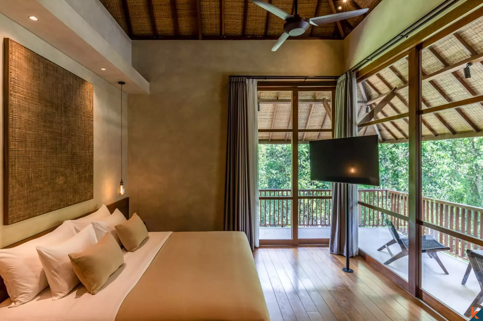 Perumahan mewah dengan enam kamar tidur yang dengan pemandangan sungai dan hutan di Nyanyi