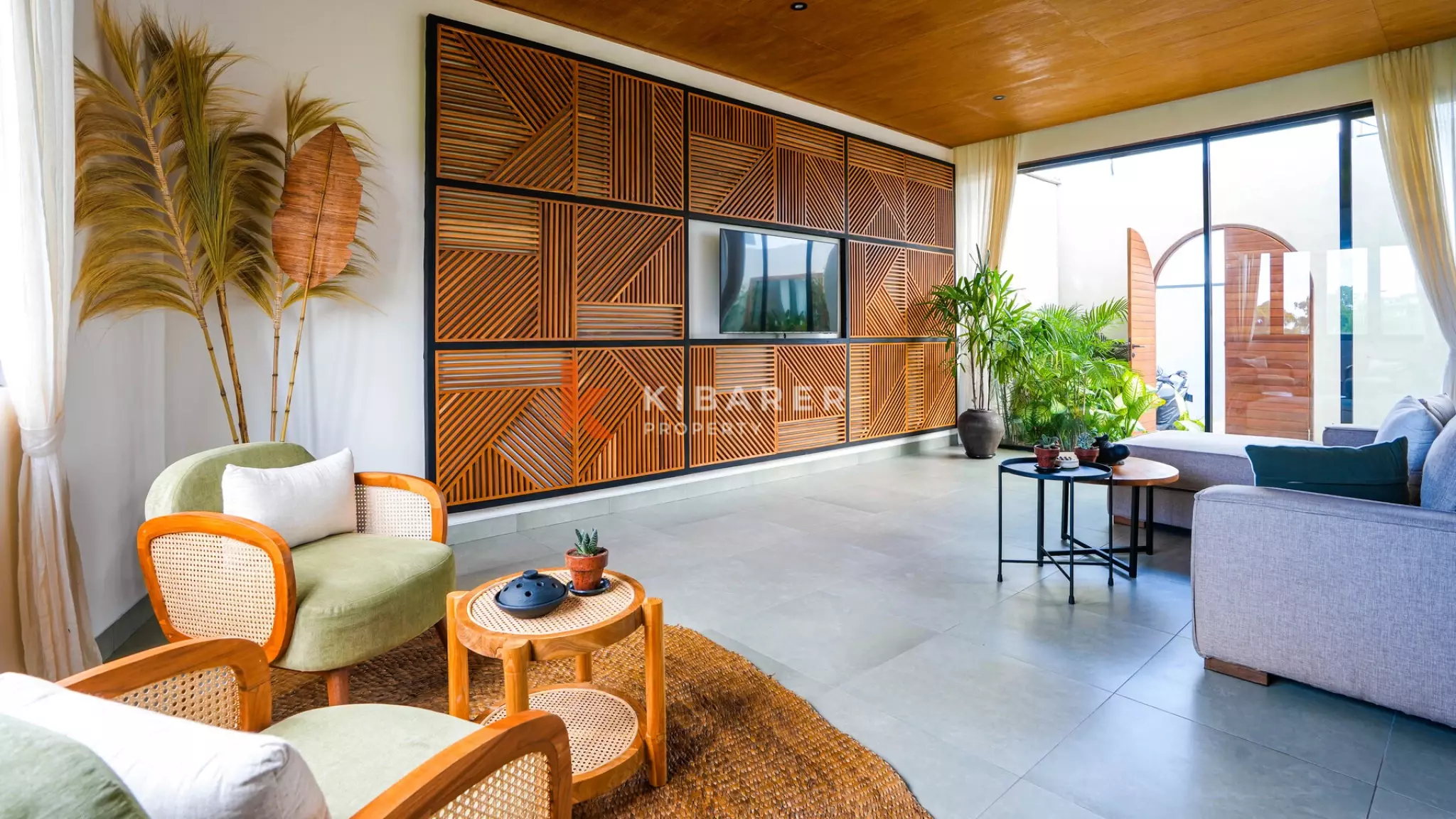 Charming Three Bedrooms Enclosed Living Villa Walking Distance to Cemagi Beach