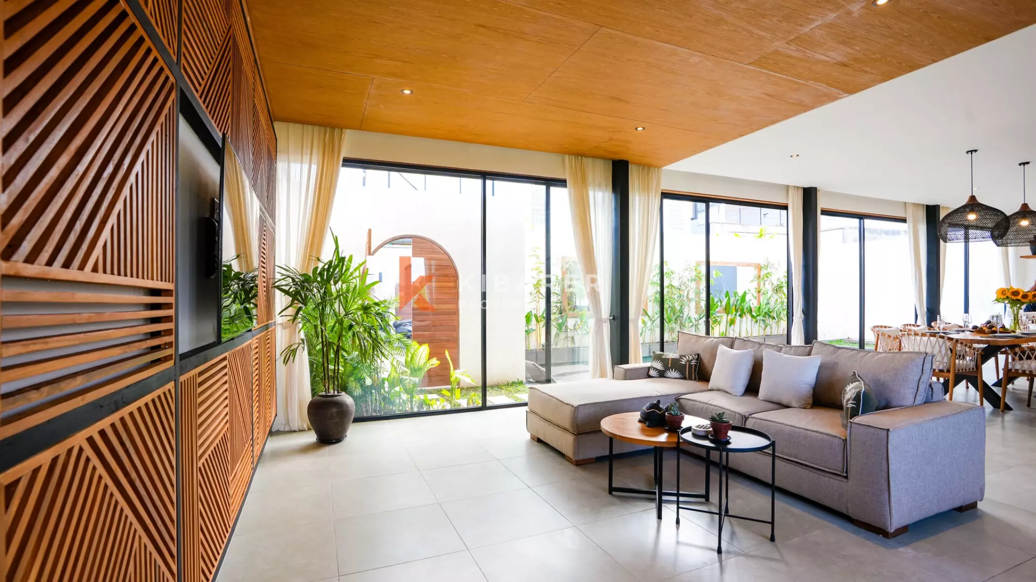 Charming Three Bedrooms Enclosed Living Villa Walking Distance to Cemagi Beach