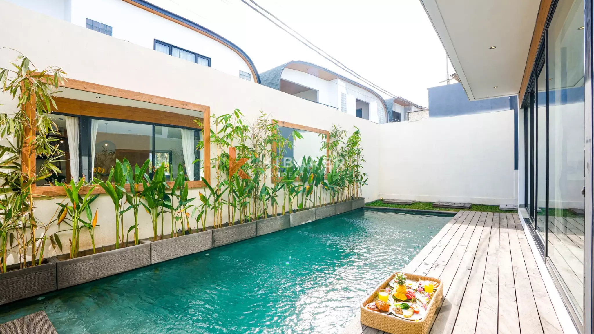 Charming Three Bedrooms Enclosed Living Villa Walking Distance to Cemagi Beach