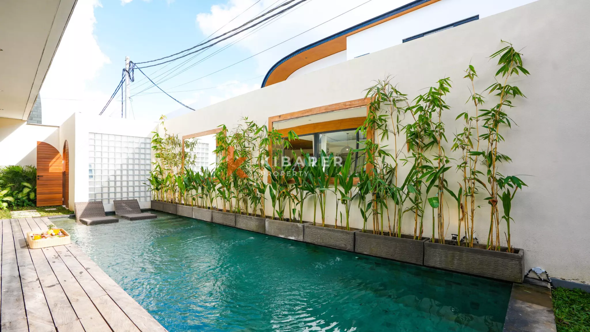 Charming Three Bedrooms Enclosed Living Villa Walking Distance to Cemagi Beach